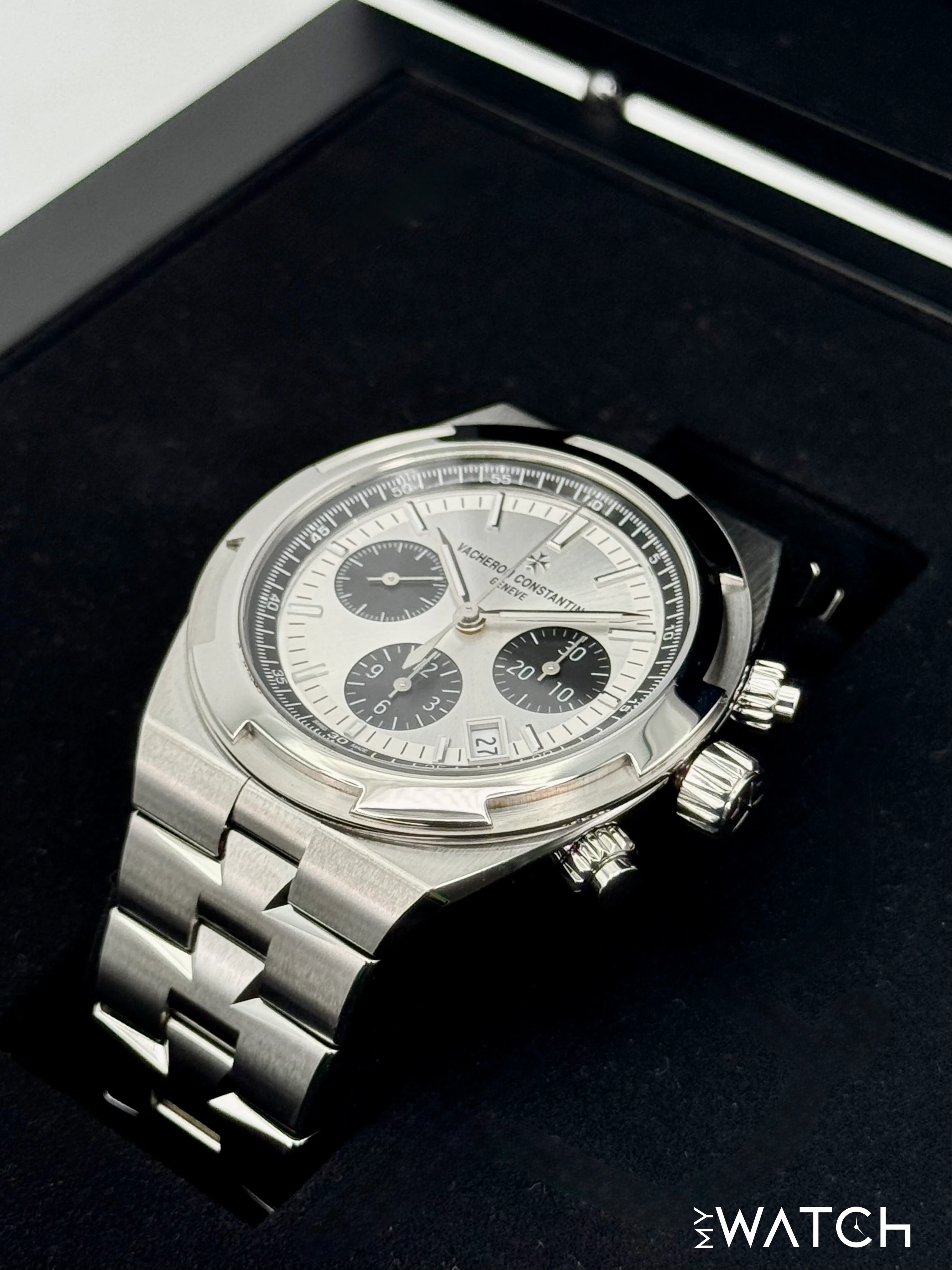 2024 Vacheron Constantin Overseas 42.5mm 5520V Stainless Steel Silver Dial - Image 5