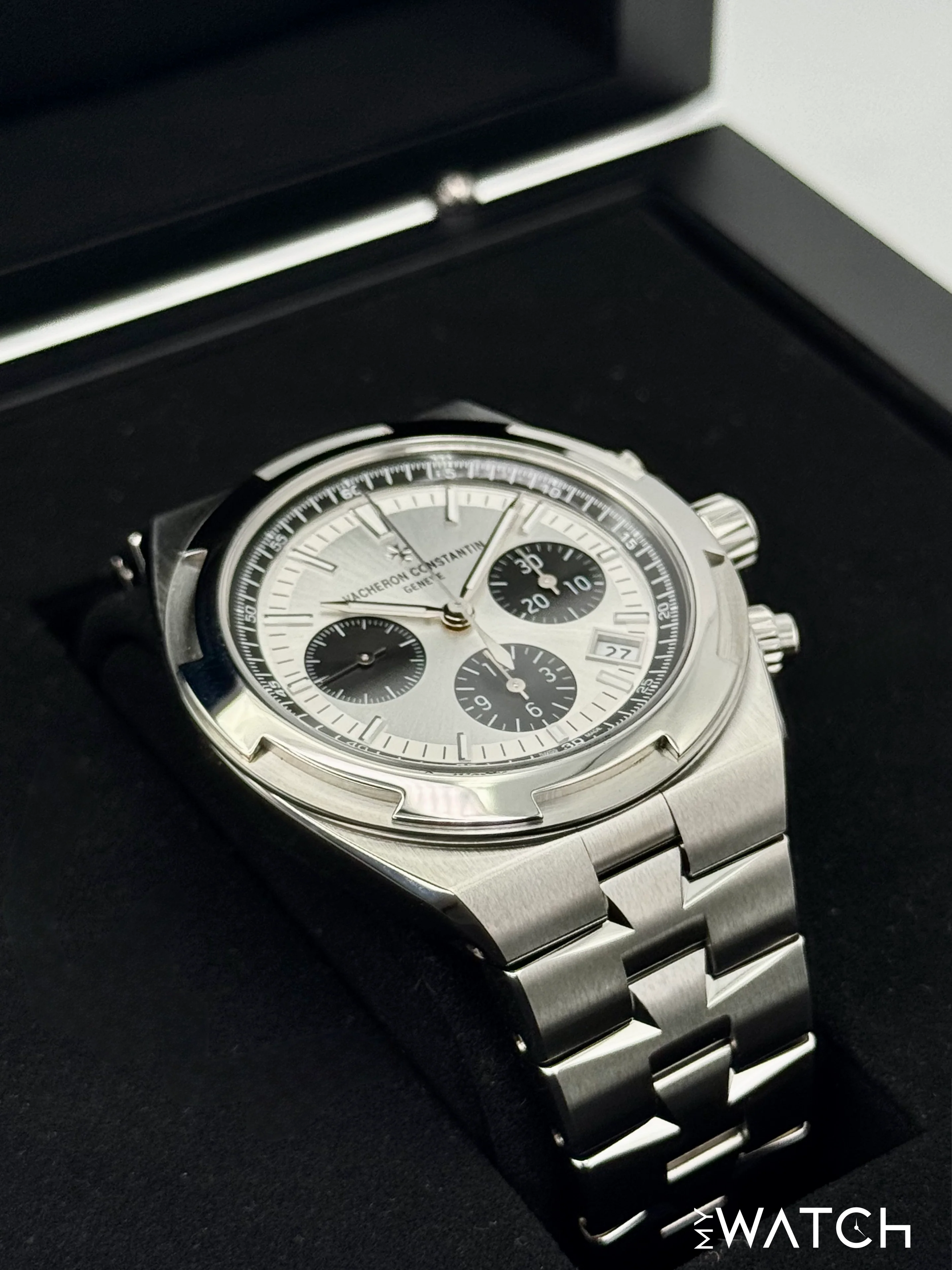 2024 Vacheron Constantin Overseas 42.5mm 5520V Stainless Steel Silver Dial - Image 6