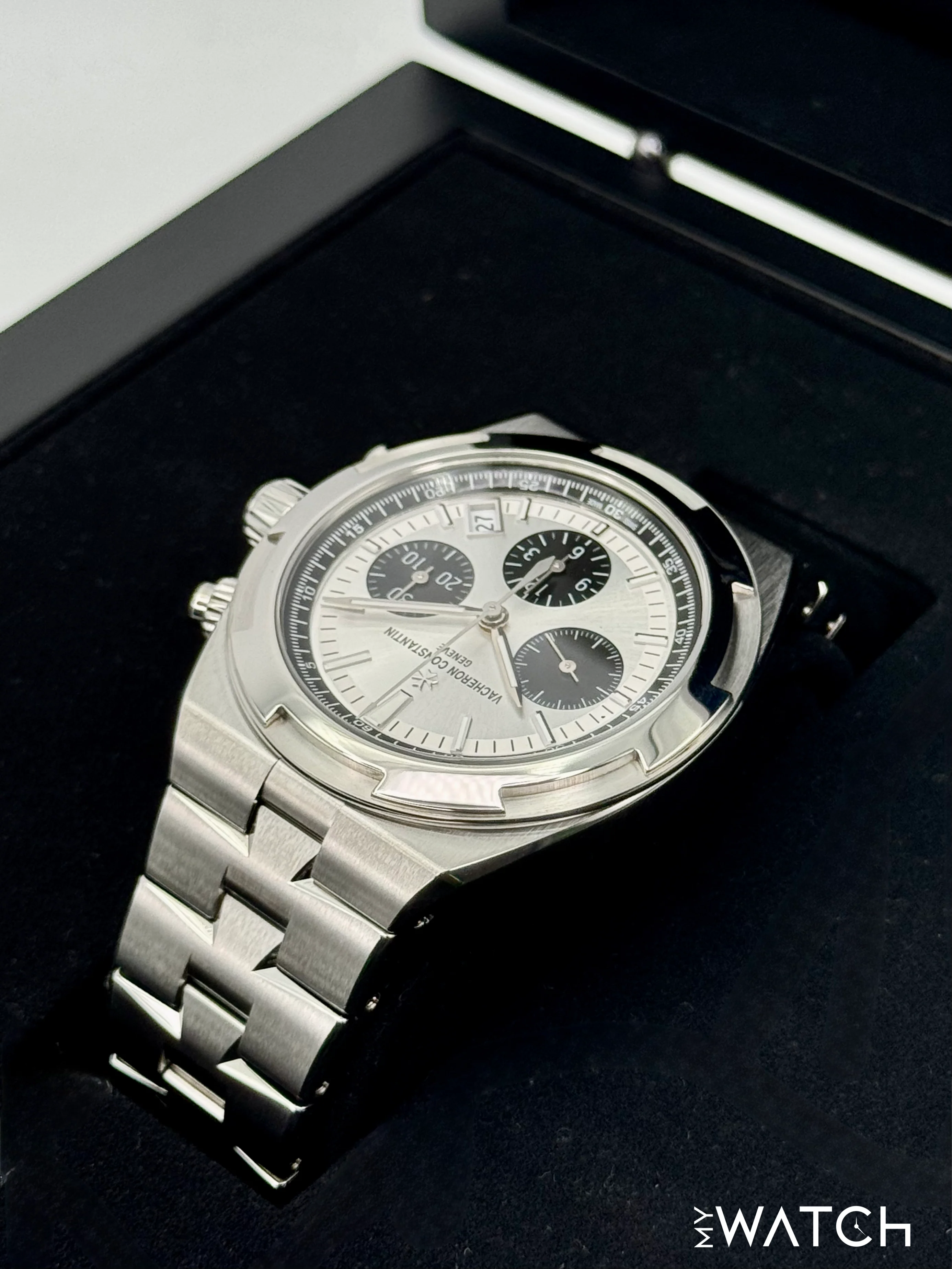 2024 Vacheron Constantin Overseas 42.5mm 5520V Stainless Steel Silver Dial - Image 7