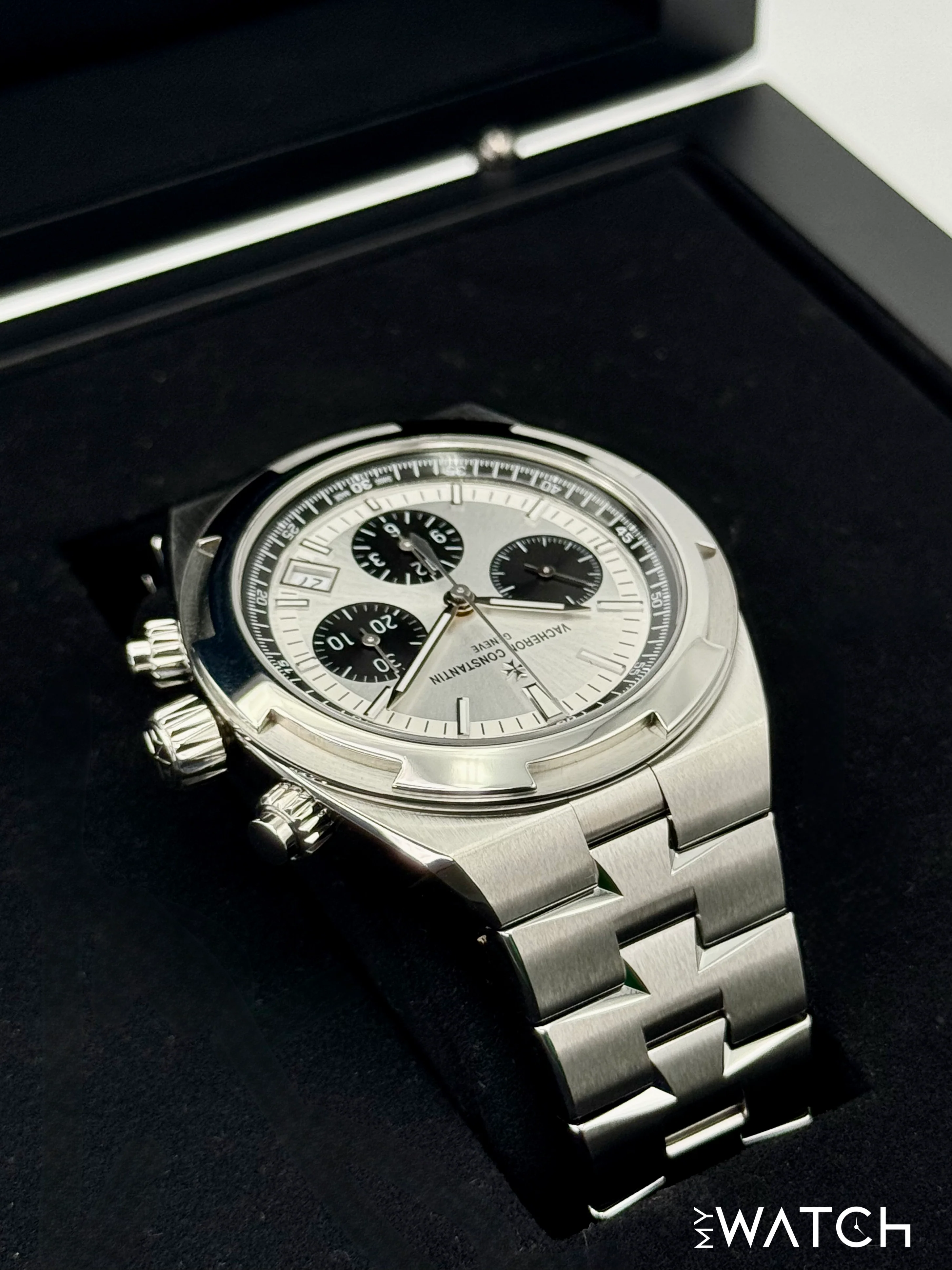 2024 Vacheron Constantin Overseas 42.5mm 5520V Stainless Steel Silver Dial - Image 8