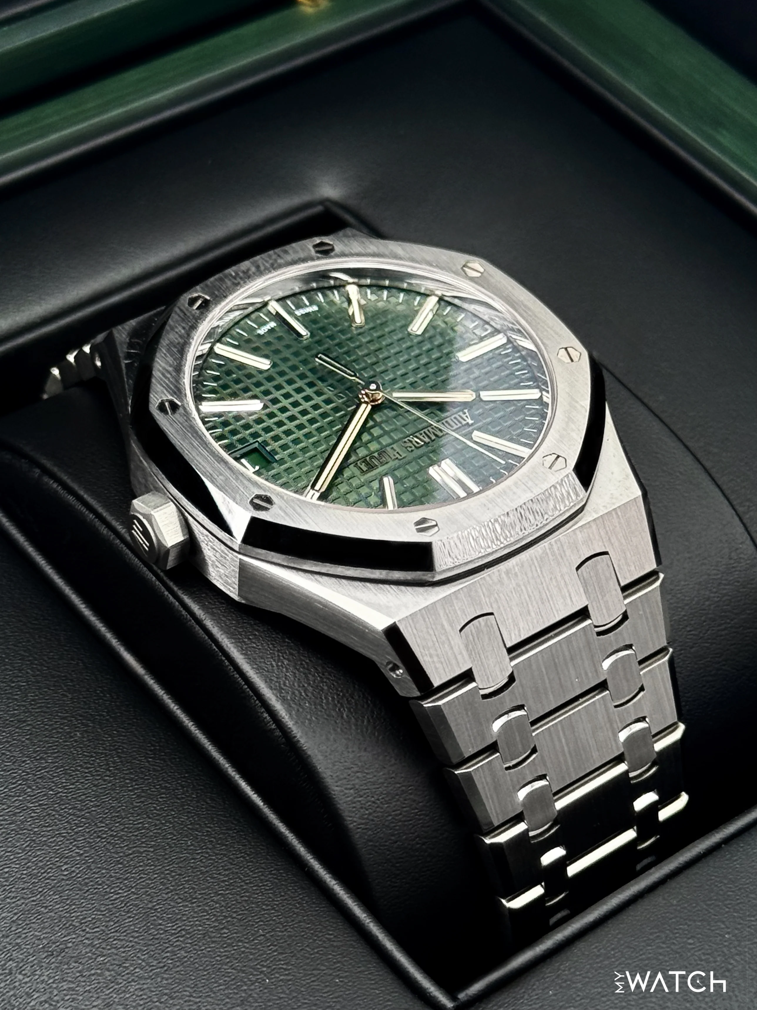 2025 Audemars Piguet  Royal Oak 41mm 15510ST Stainless Steel Green Dial - Image 8