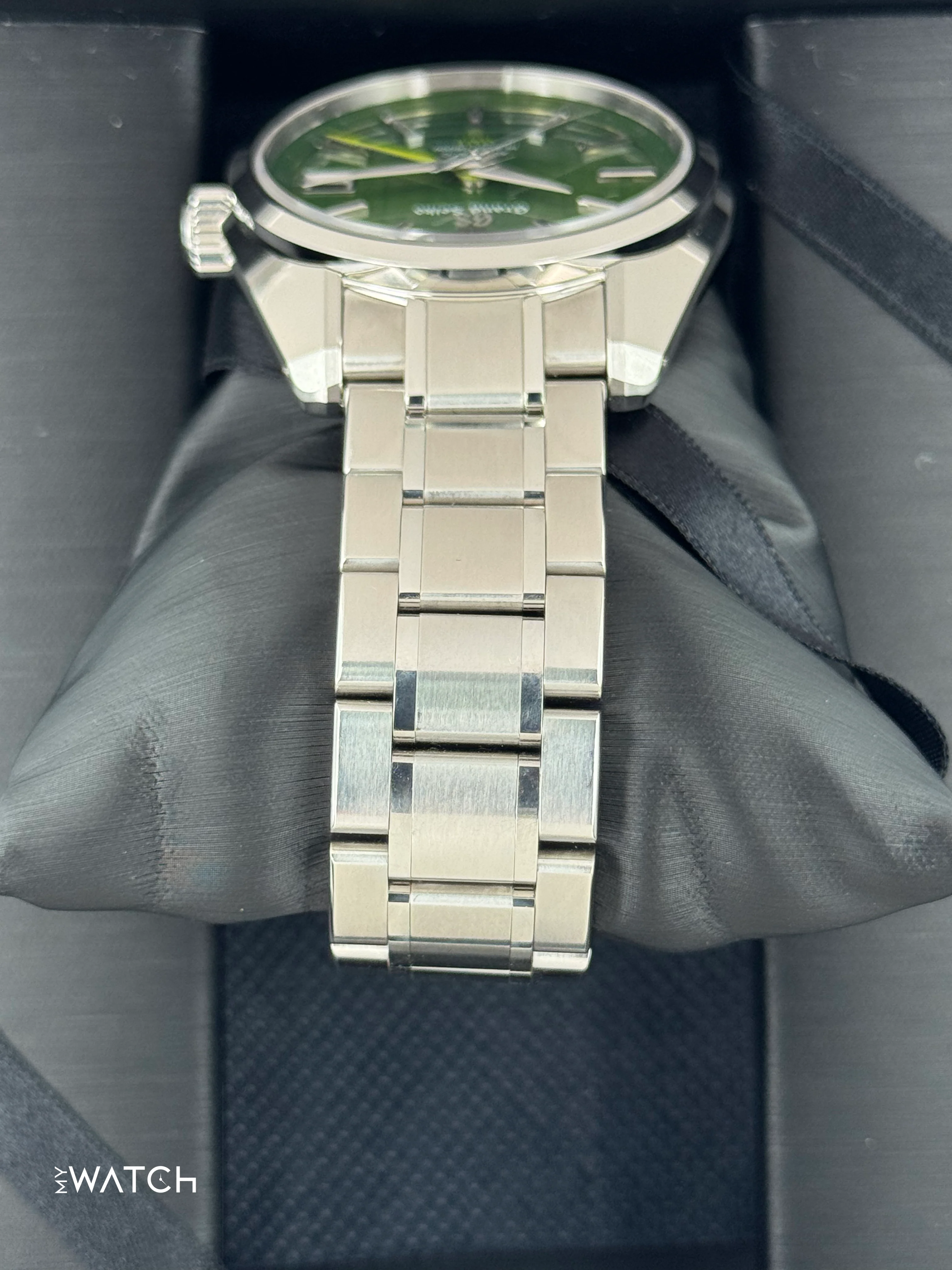 2025 Grand Seiko GMT 40mm SBGJ259G Stainless Steel Green Dial - Image 4