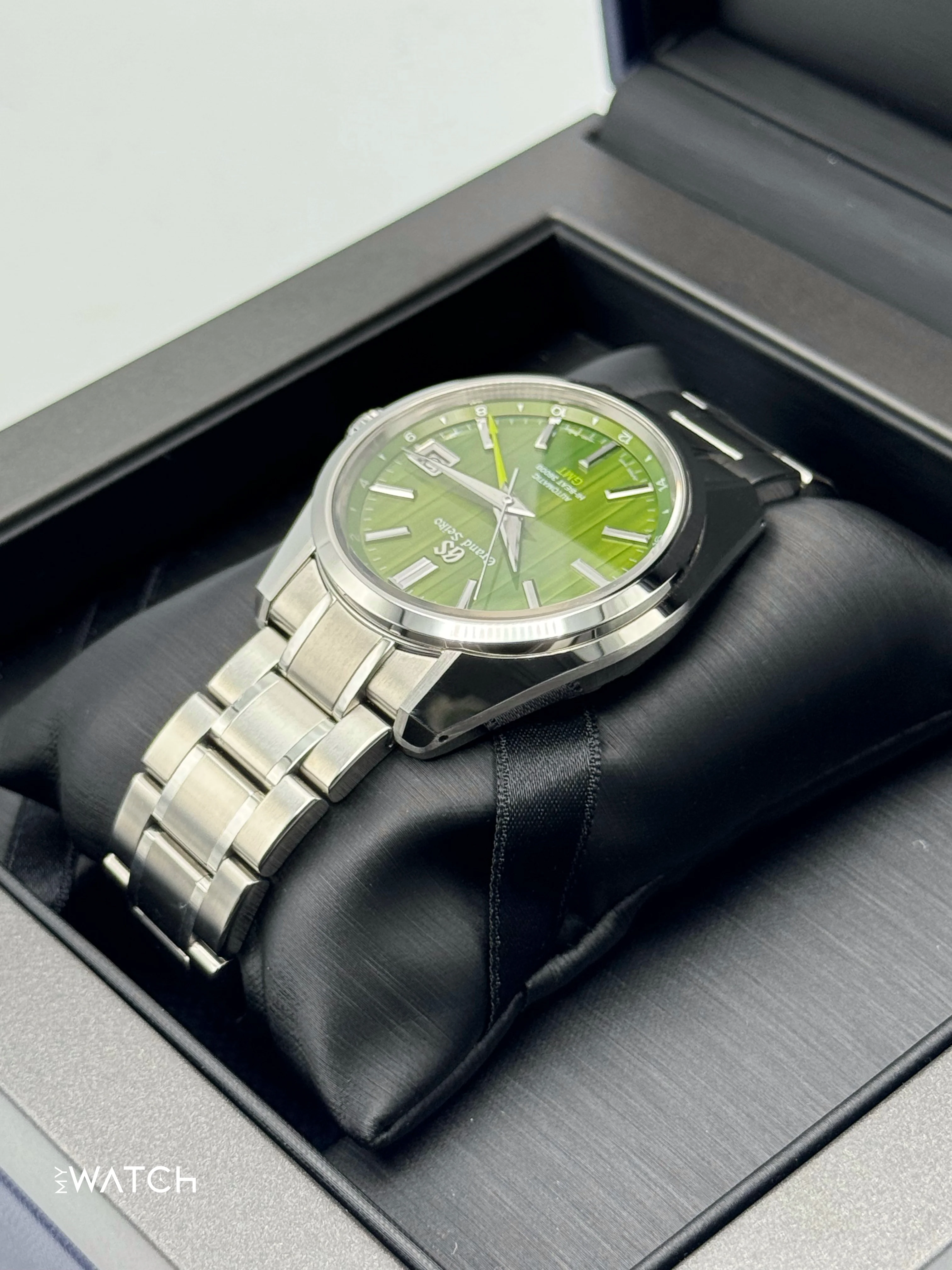 2025 Grand Seiko GMT 40mm SBGJ259G Stainless Steel Green Dial - Image 7