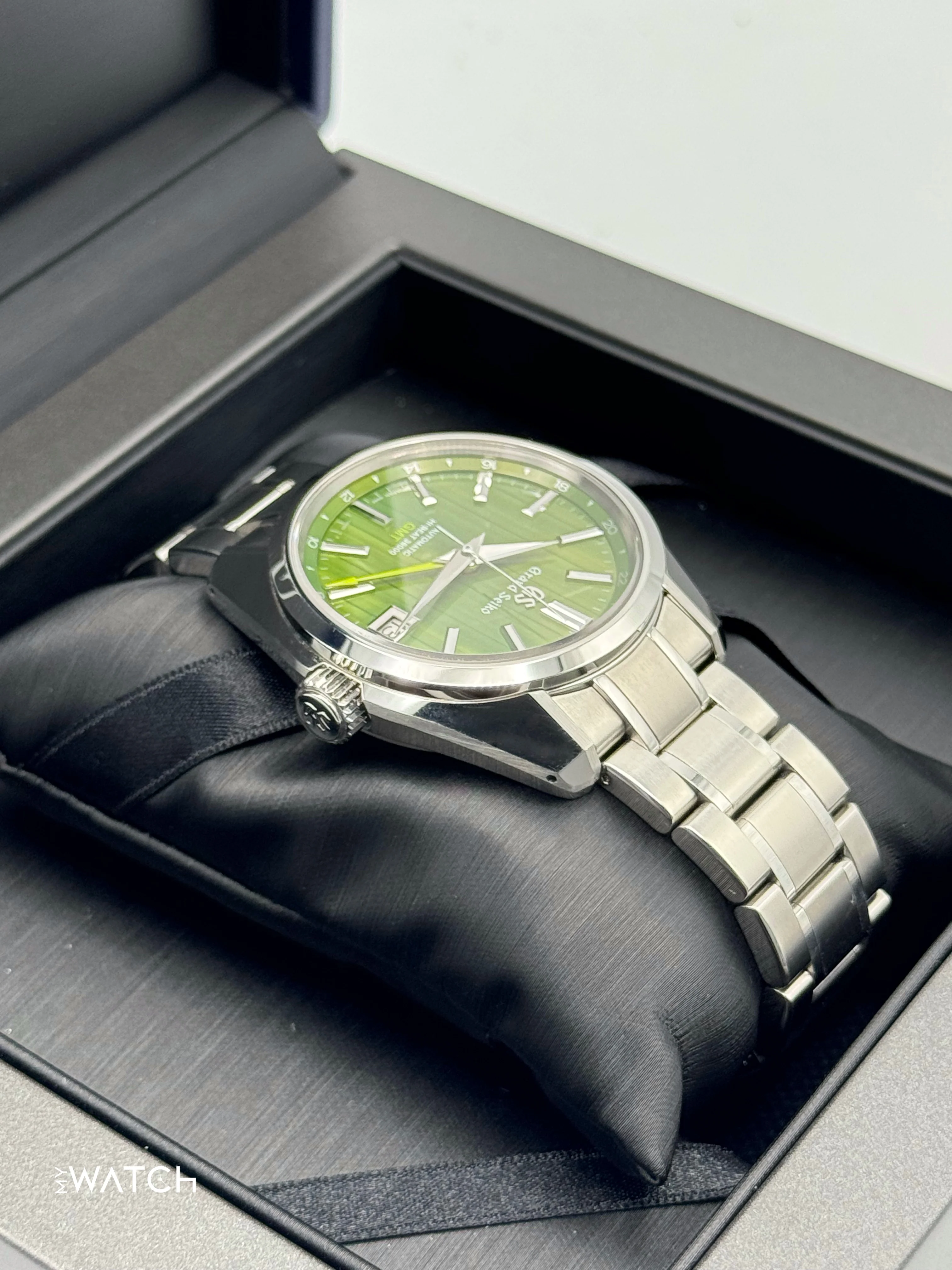 2025 Grand Seiko GMT 40mm SBGJ259G Stainless Steel Green Dial - Image 8