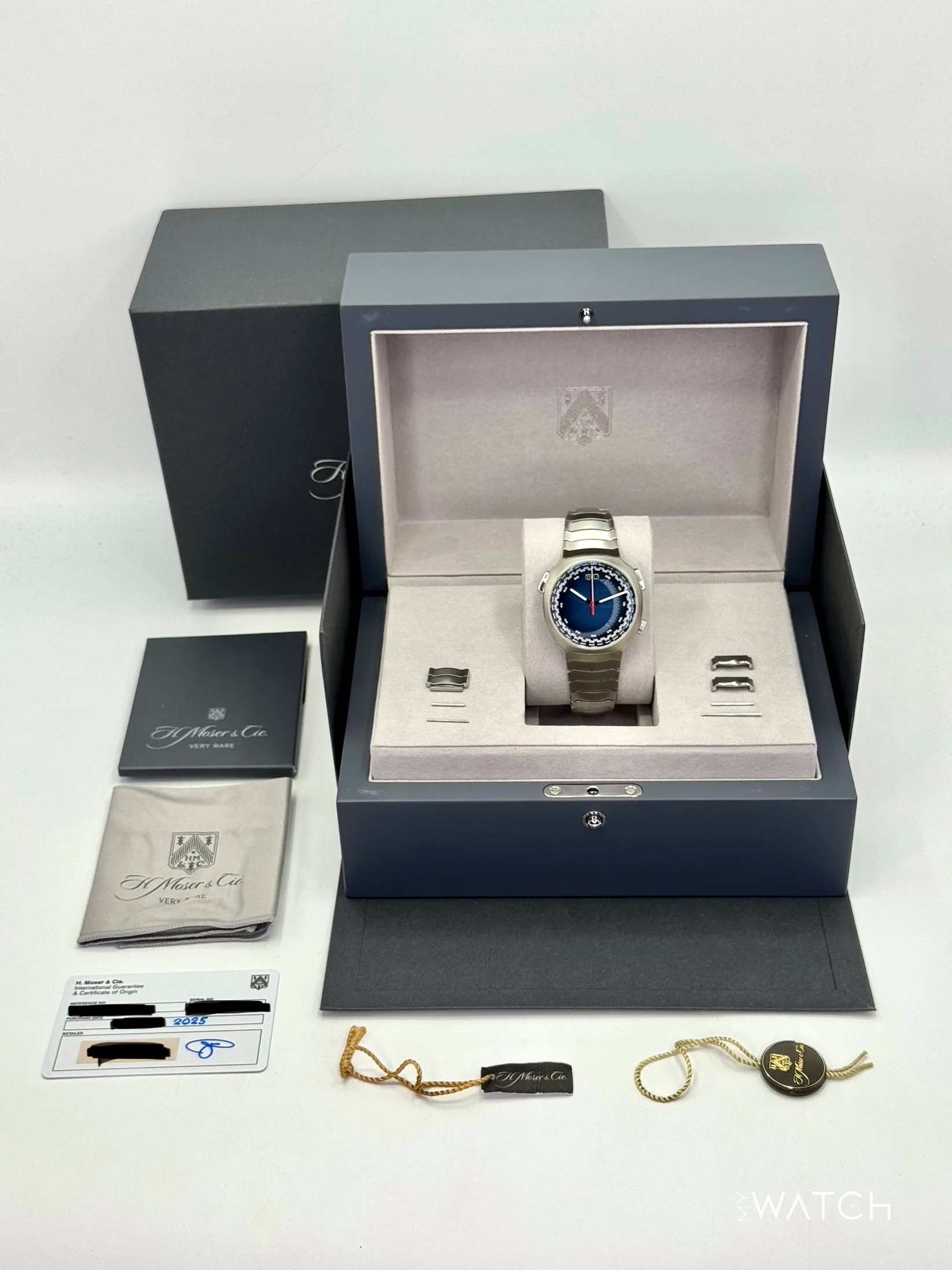 2025 H. Moser & Cie. Streamliner Flyback Chronograph 42.3mm 6907-1200 Blue Dial - Image 11