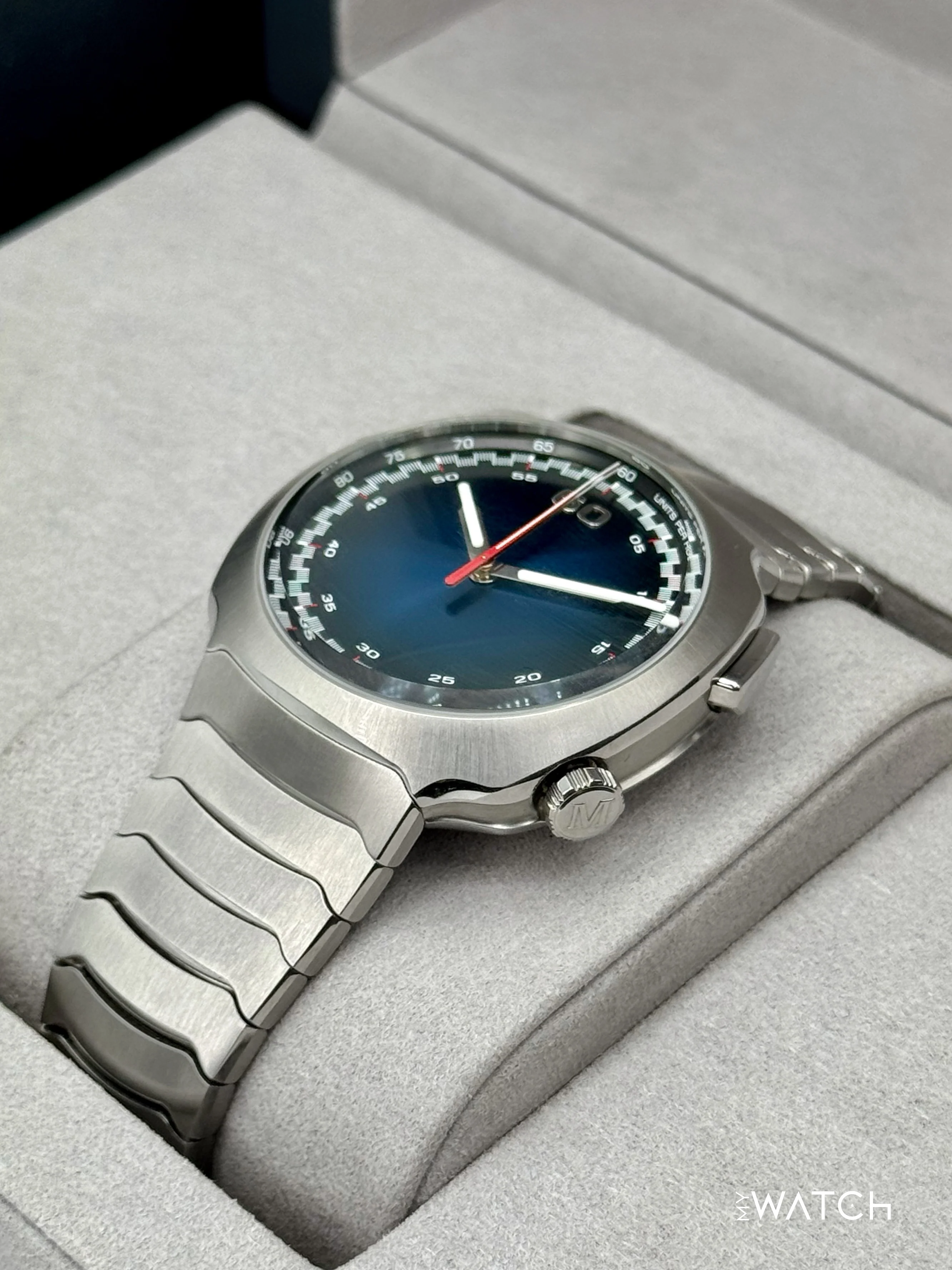 2025 H. Moser & Cie. Streamliner Flyback Chronograph 42.3mm 6907-1200 Blue Dial - Image 5