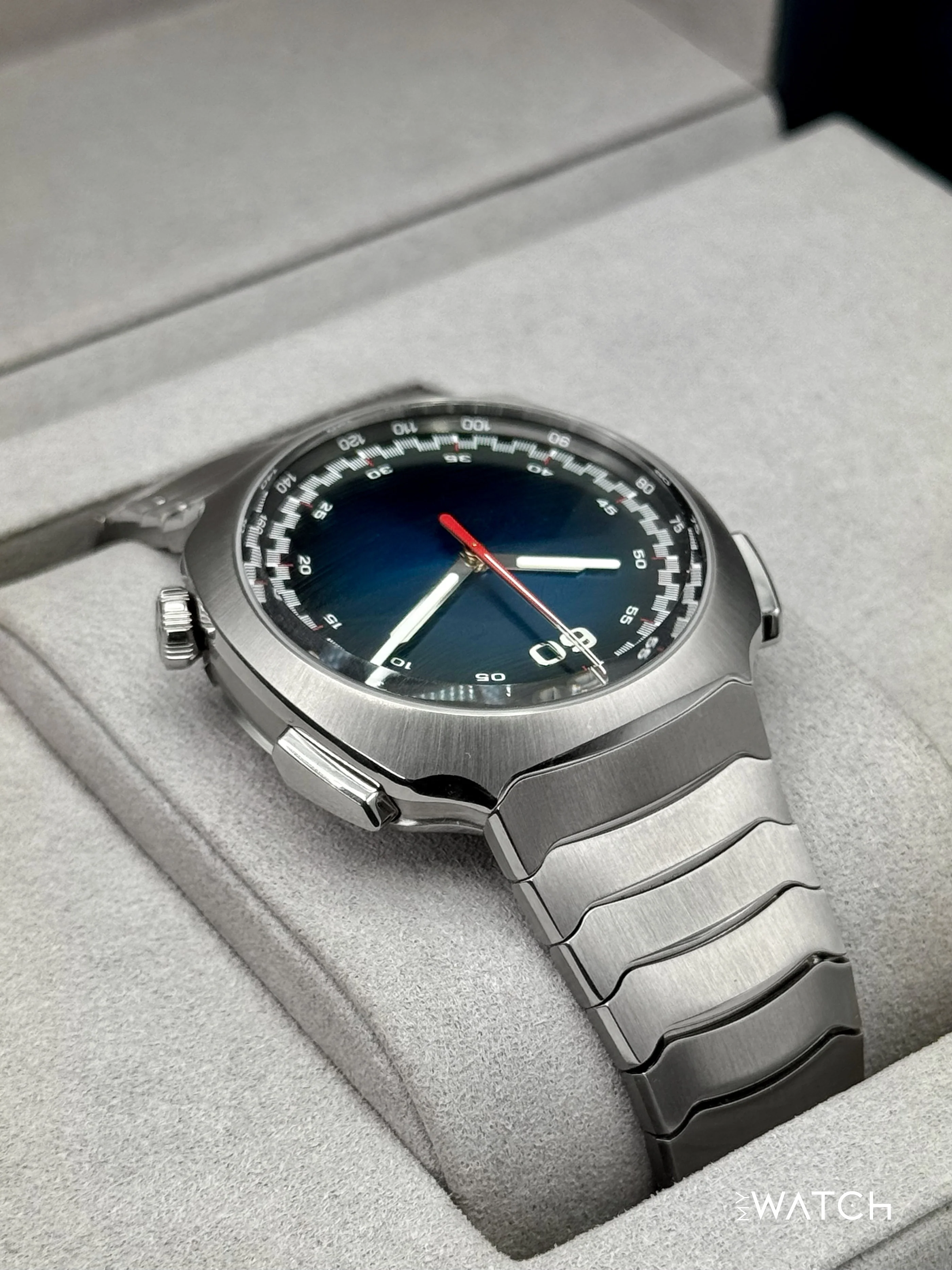 2025 H. Moser & Cie. Streamliner Flyback Chronograph 42.3mm 6907-1200 Blue Dial - Image 6