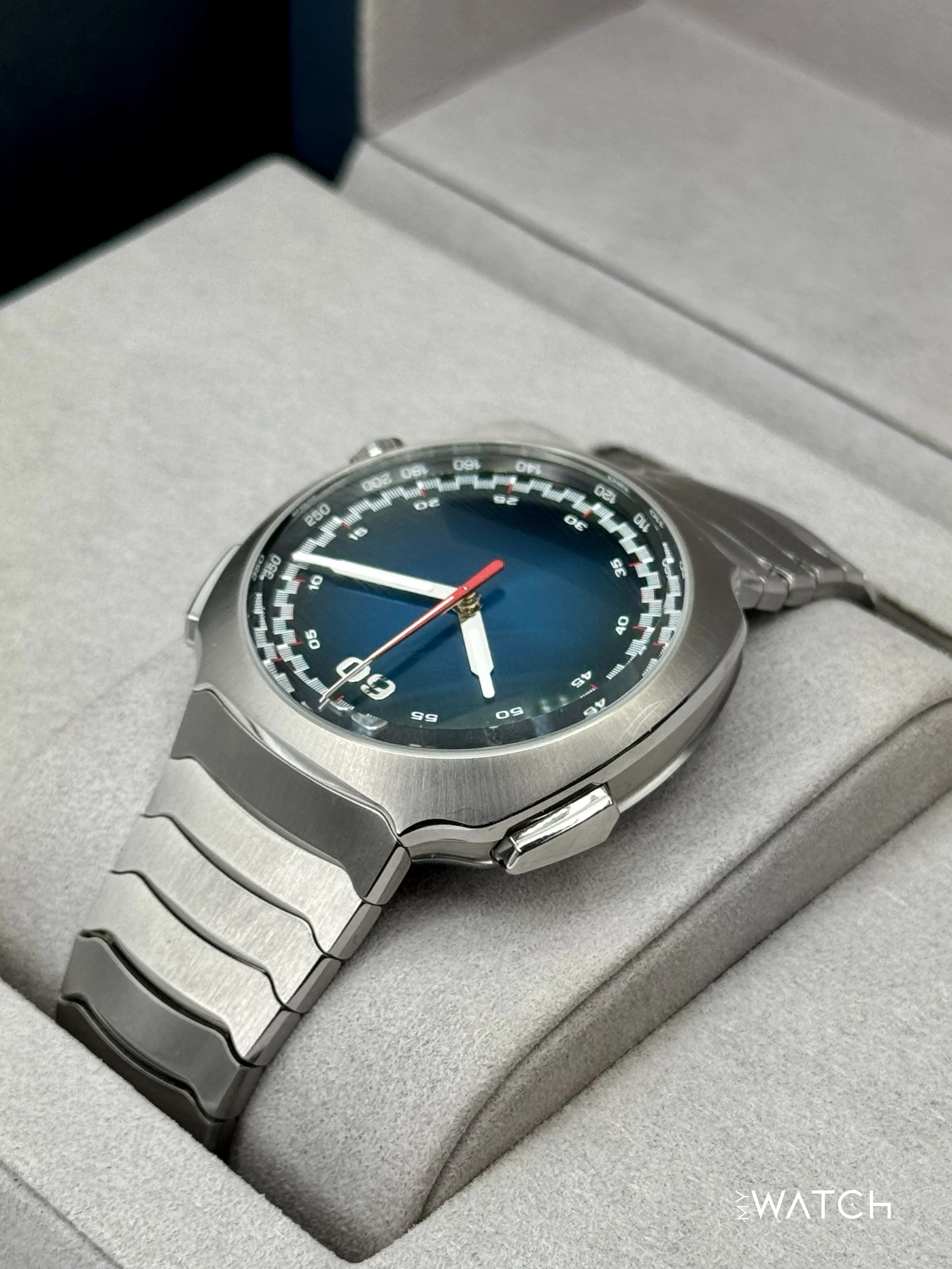 2025 H. Moser & Cie. Streamliner Flyback Chronograph 42.3mm 6907-1200 Blue Dial - Image 7