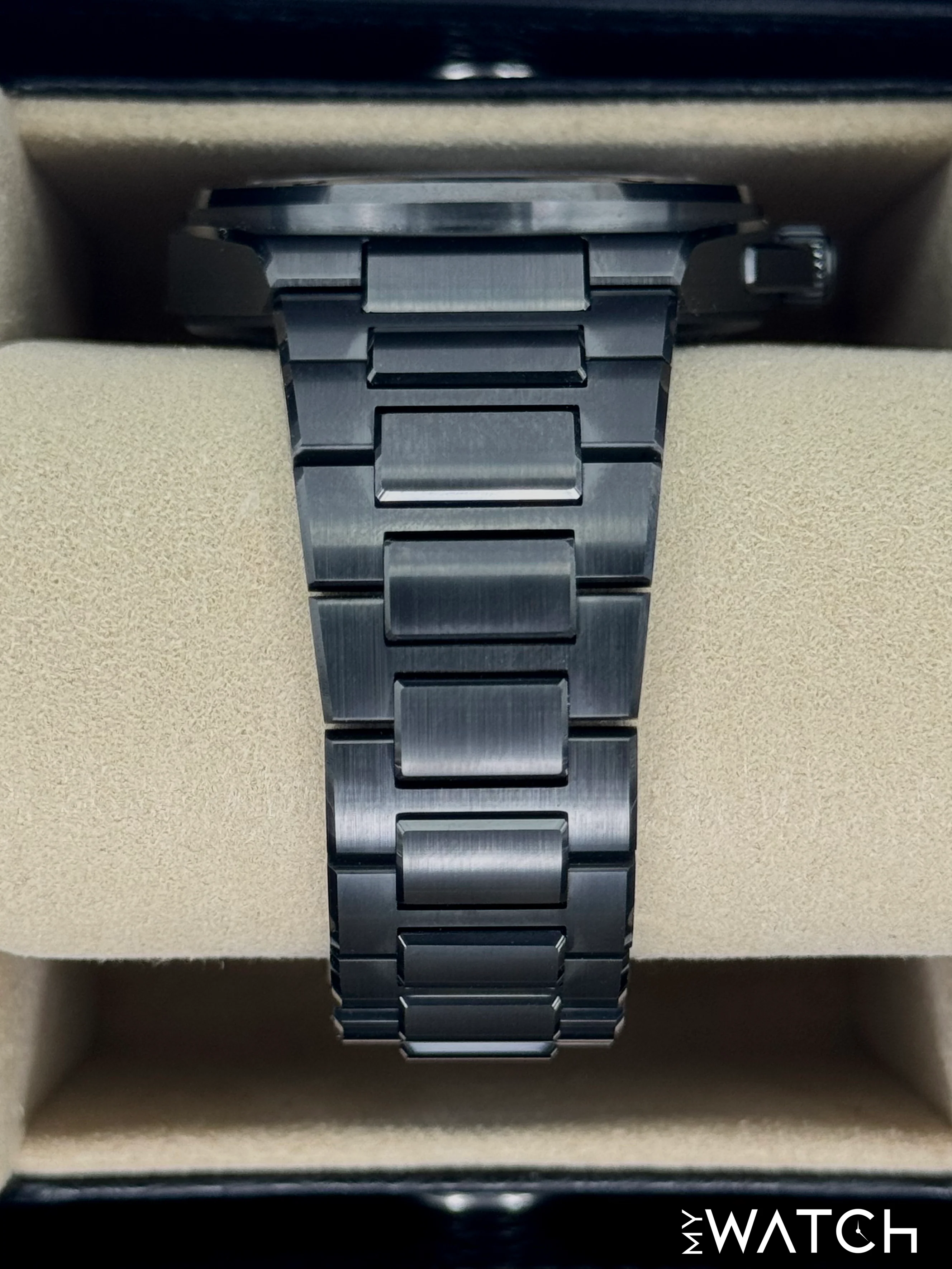 2025 IWC Ingenieur Automatic 42mm IW338903 Ceramic Black Dial - Image 3