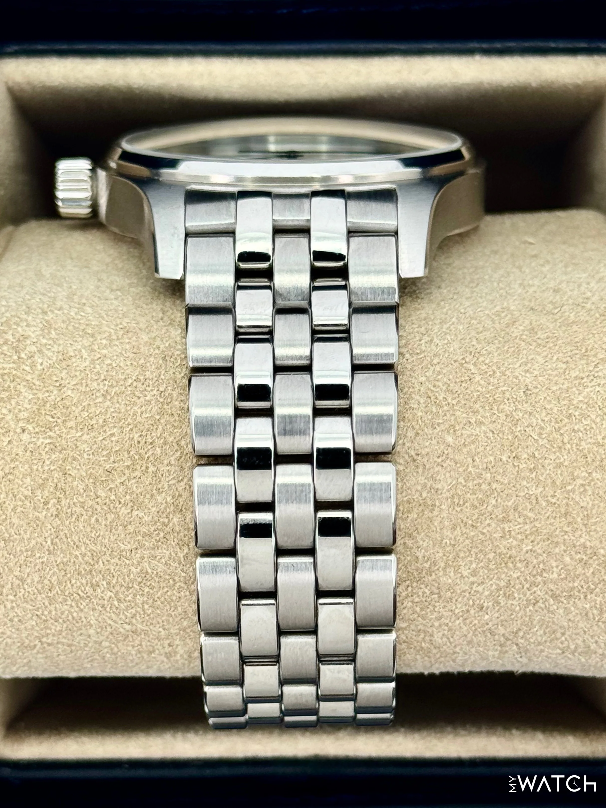 2025 IWC Pilot's Watch Mark XX 40mm IW328208 Stainless Steel White Dial - Image 4