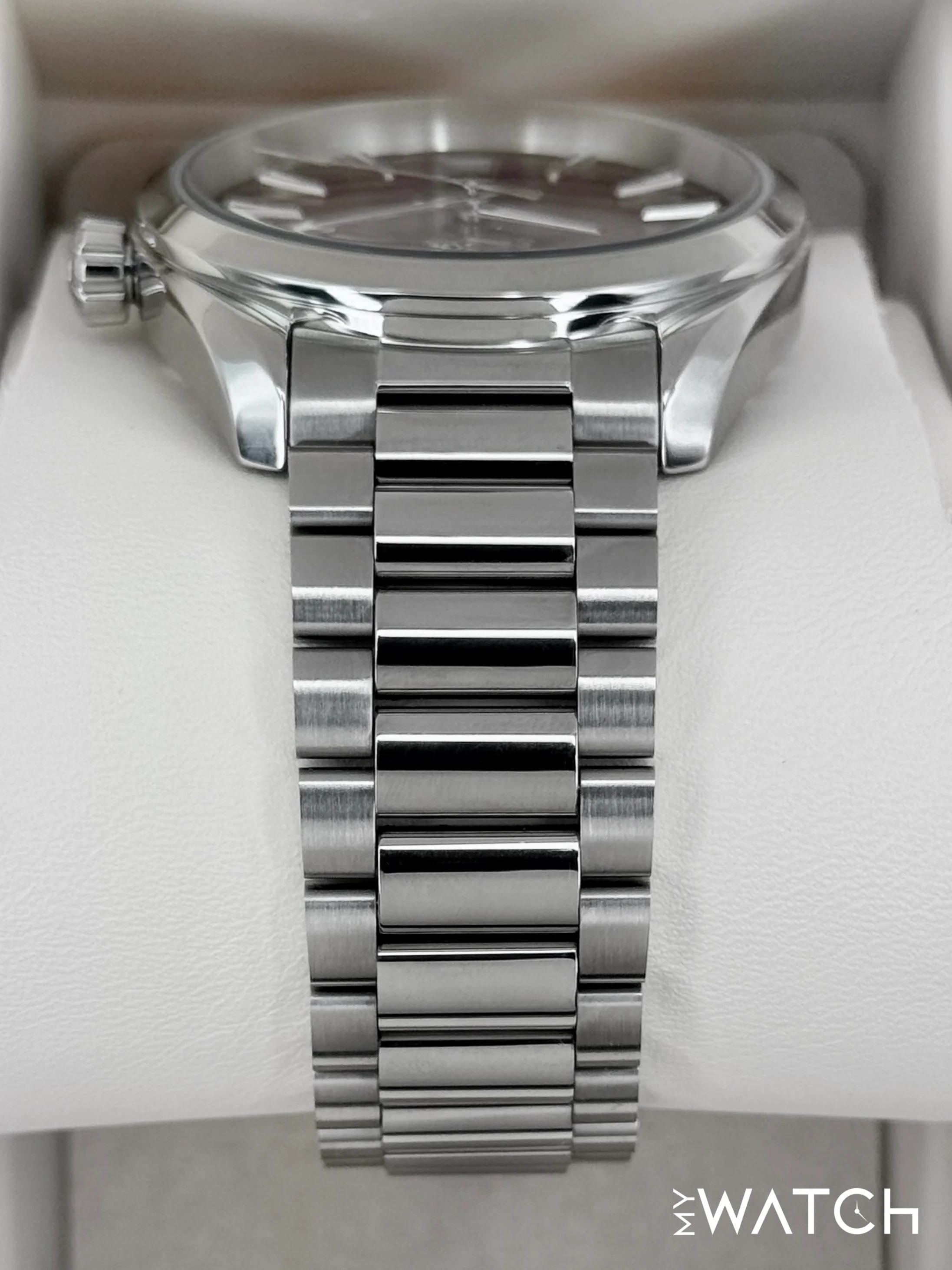 2025 Omega Seamaster Aqua Terra 38mm 220.10.38.20.13.003 Red Dial - Image 4