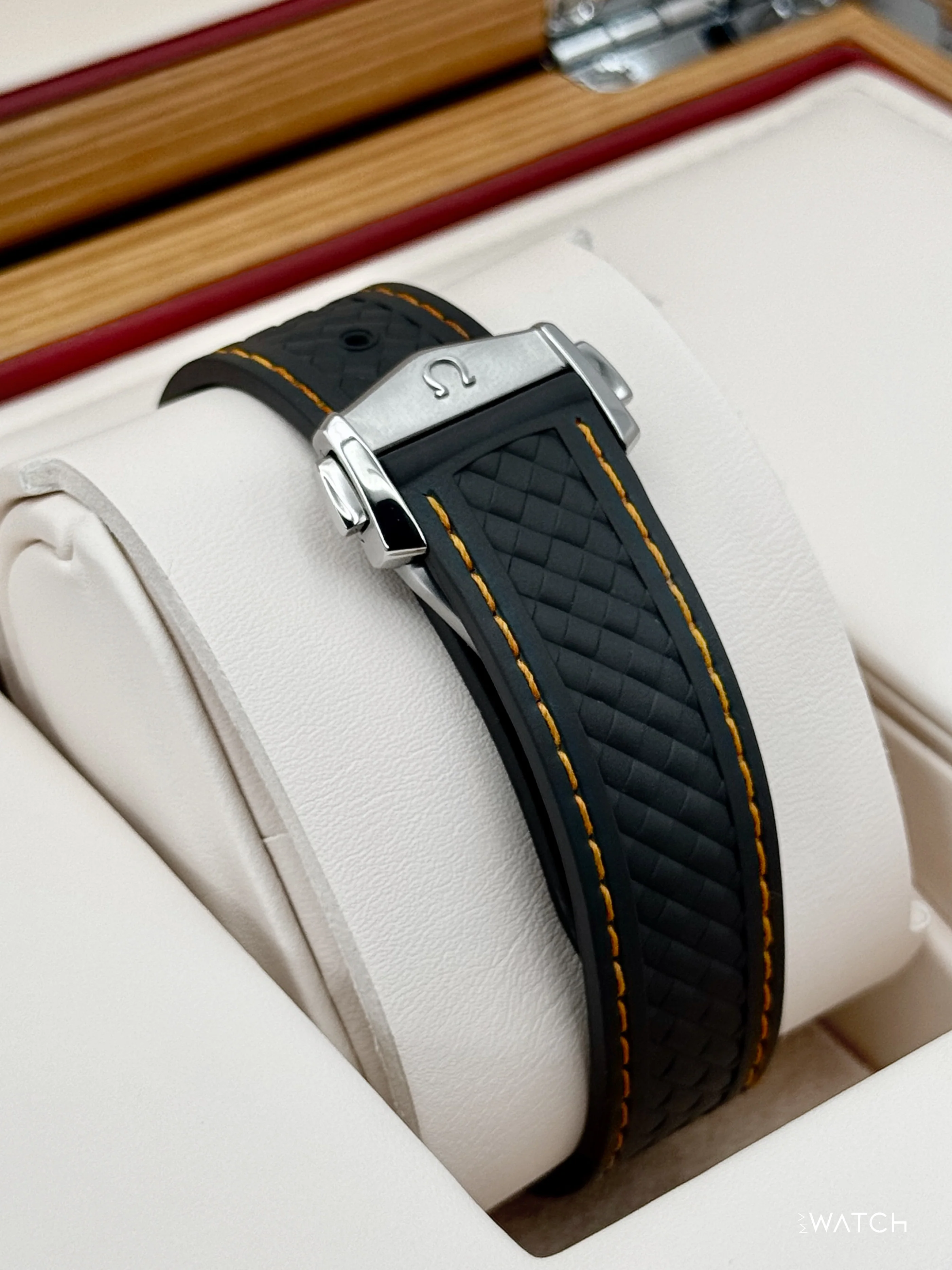 2025 Omega Seamaster Aqua Terra 41mm 220.12.41.21.02.002 Silver Dial - Image 2