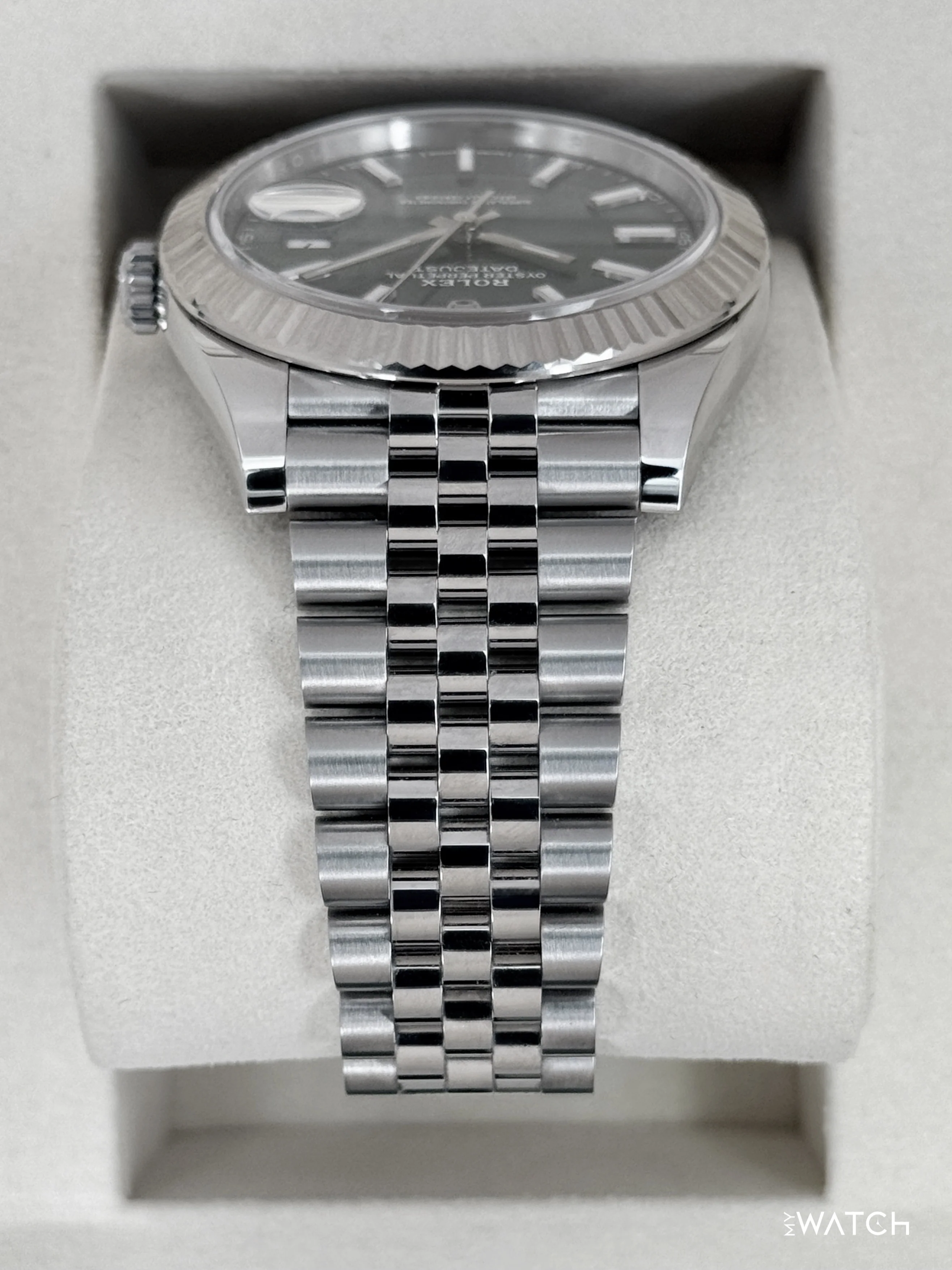 2025 Rolex Datejust 41mm 126334 Stainless Steel Jubilee Green Dial - Image 4