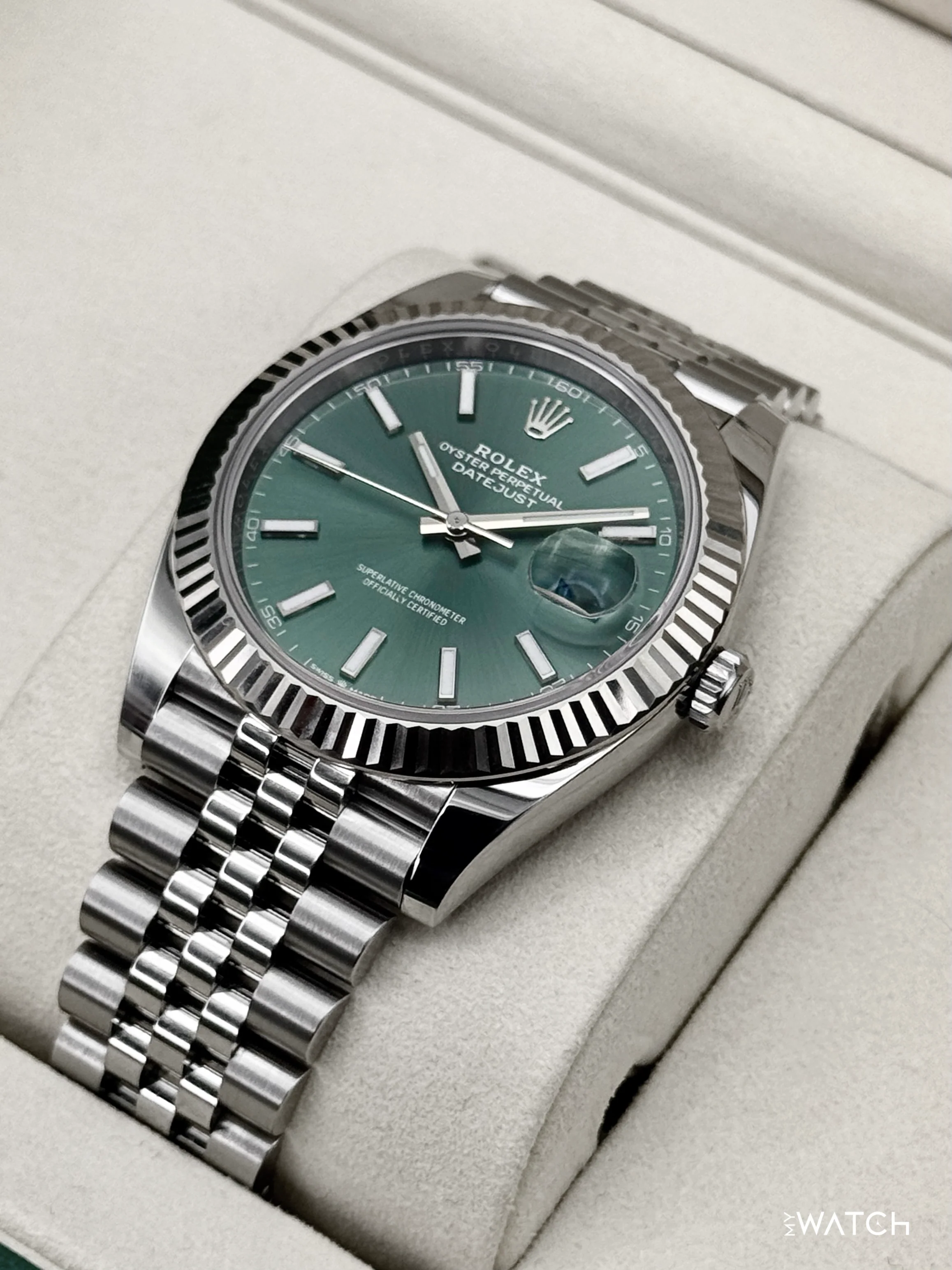 2025 Rolex Datejust 41mm 126334 Stainless Steel Jubilee Green Dial - Image 5