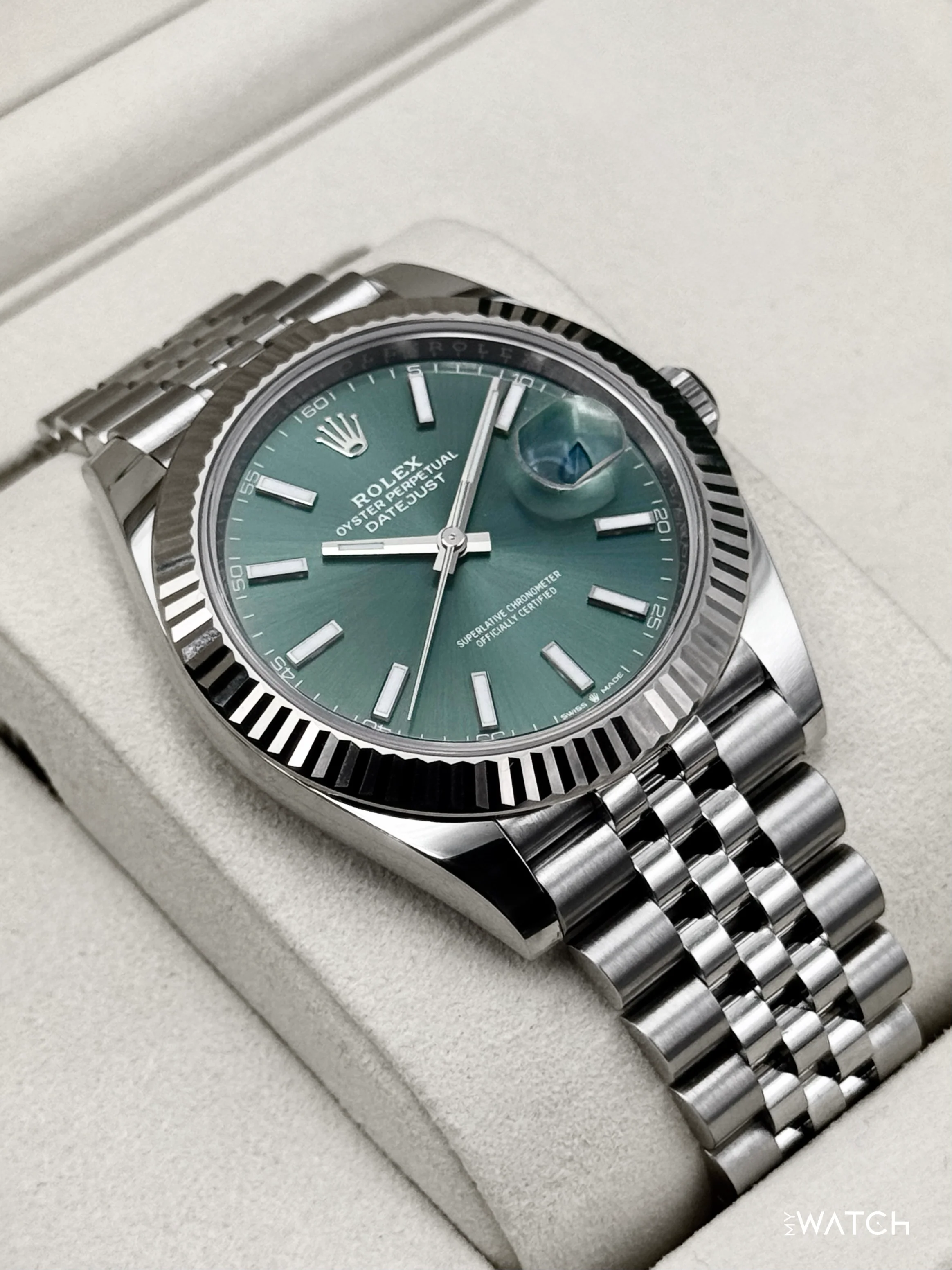 2025 Rolex Datejust 41mm 126334 Stainless Steel Jubilee Green Dial - Image 6