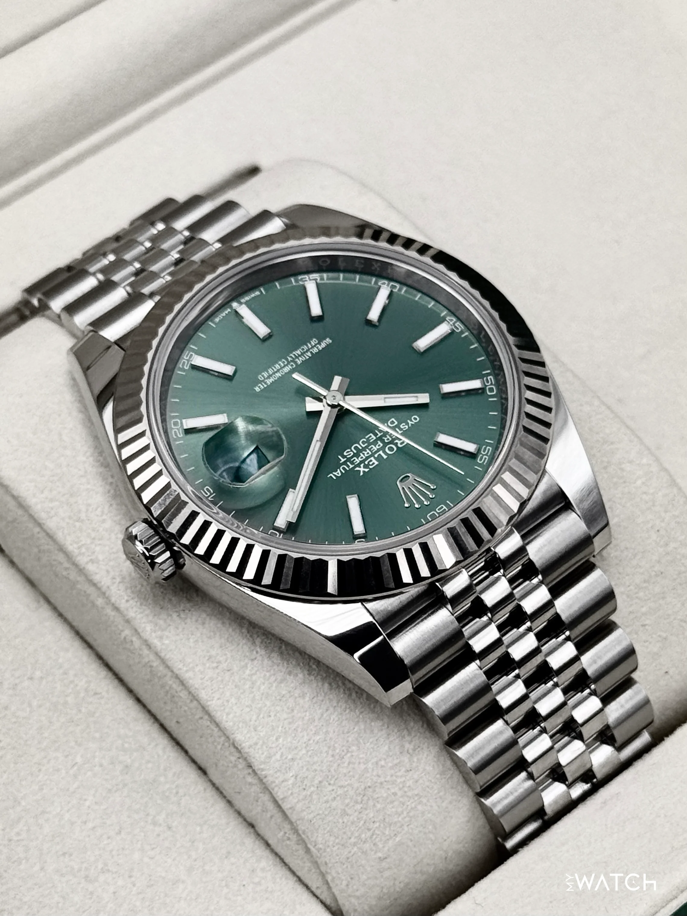 2025 Rolex Datejust 41mm 126334 Stainless Steel Jubilee Green Dial - Image 8