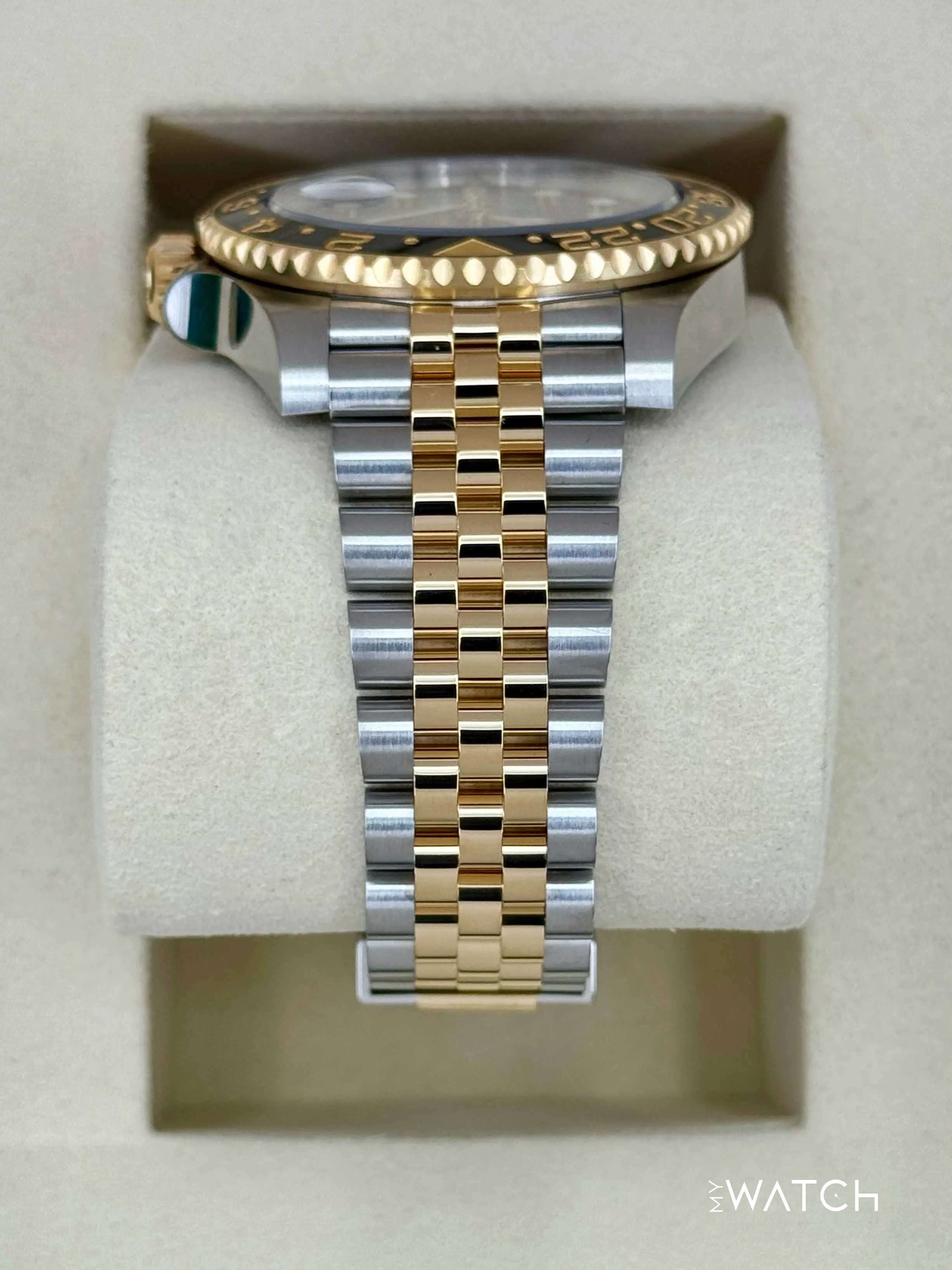 NEW 2025 Rolex GMT-Master II 40mm 126713GRNR Two-Tone Jubilee - Image 4