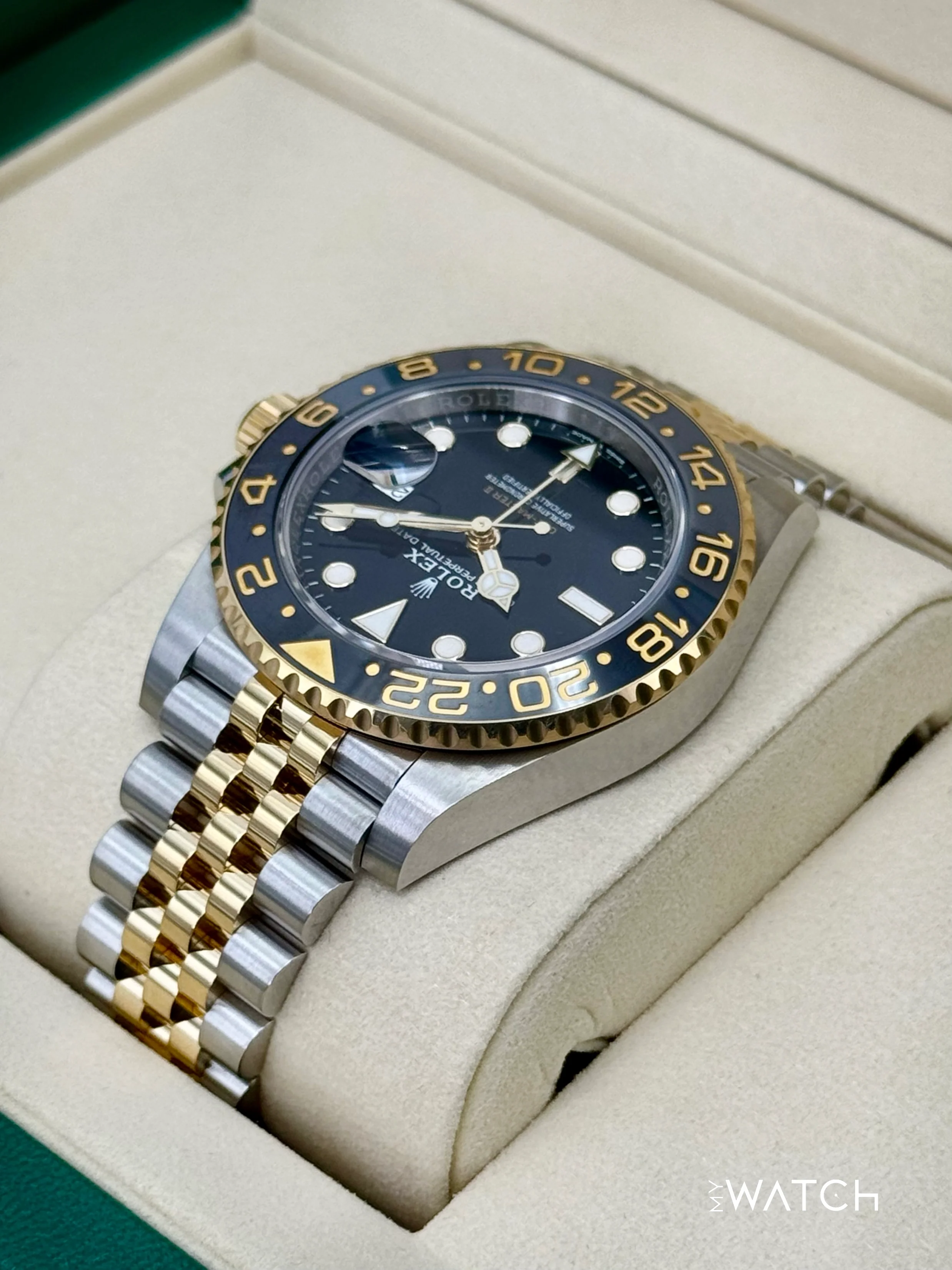 NEW 2025 Rolex GMT-Master II 40mm 126713GRNR Two-Tone Jubilee - Image 8