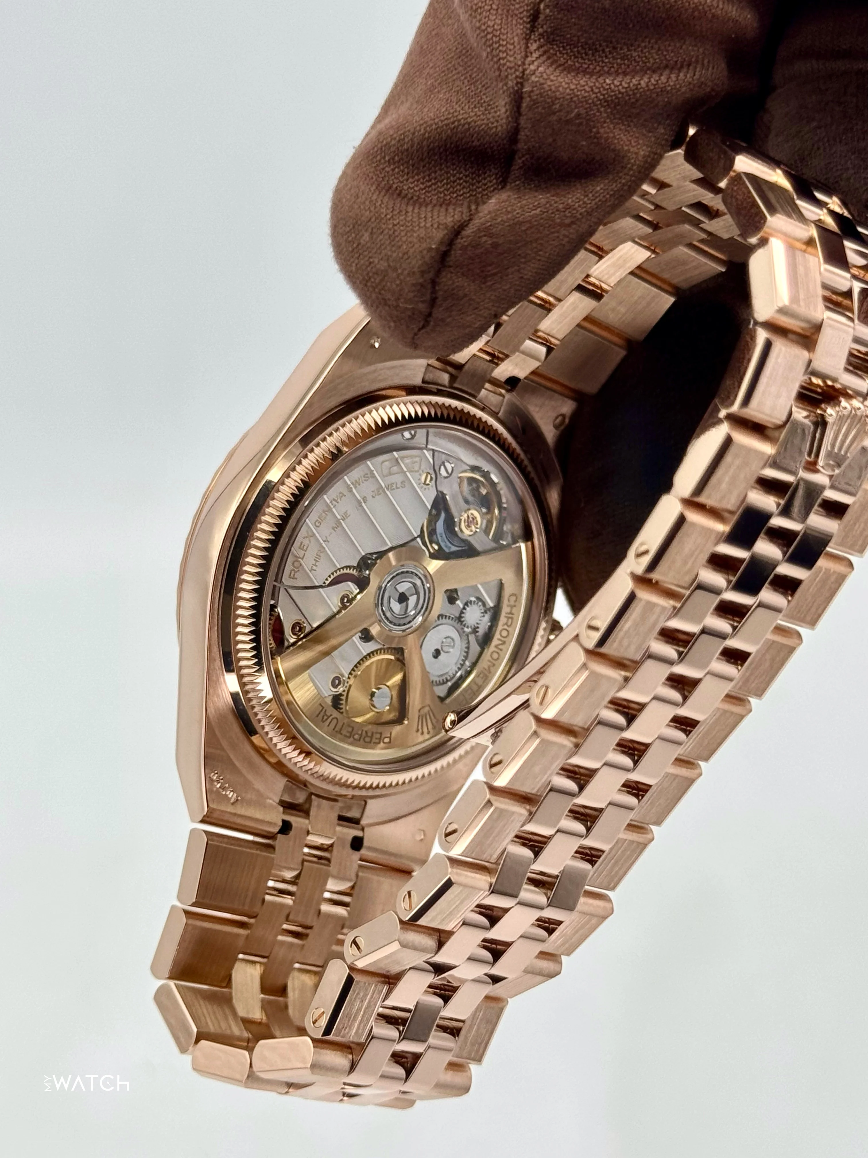 2025 Rolex Land-Dweller 36mm 127235 Rose Gold Flat Jubilee White Dial - Image 7