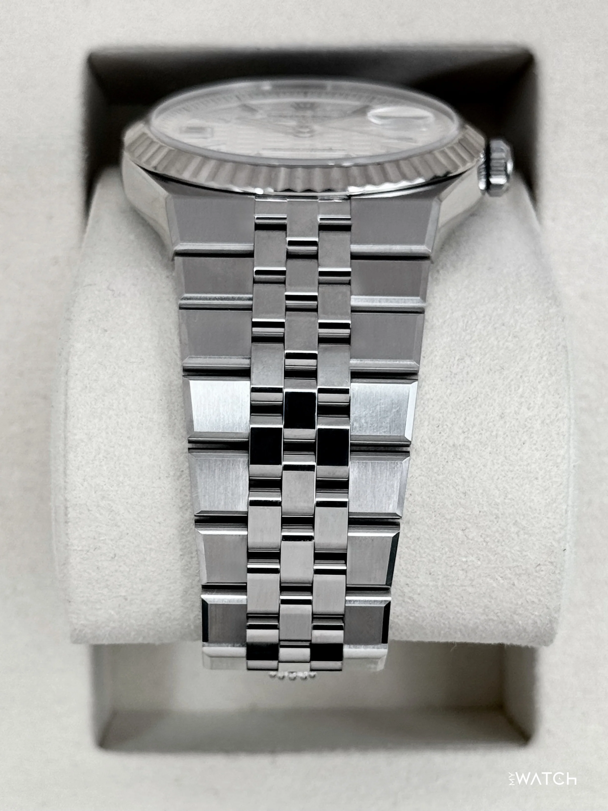 2025 Rolex Land-Dweller 40mm 127334 Stainless Steel Jubilee White Dial - Image 3
