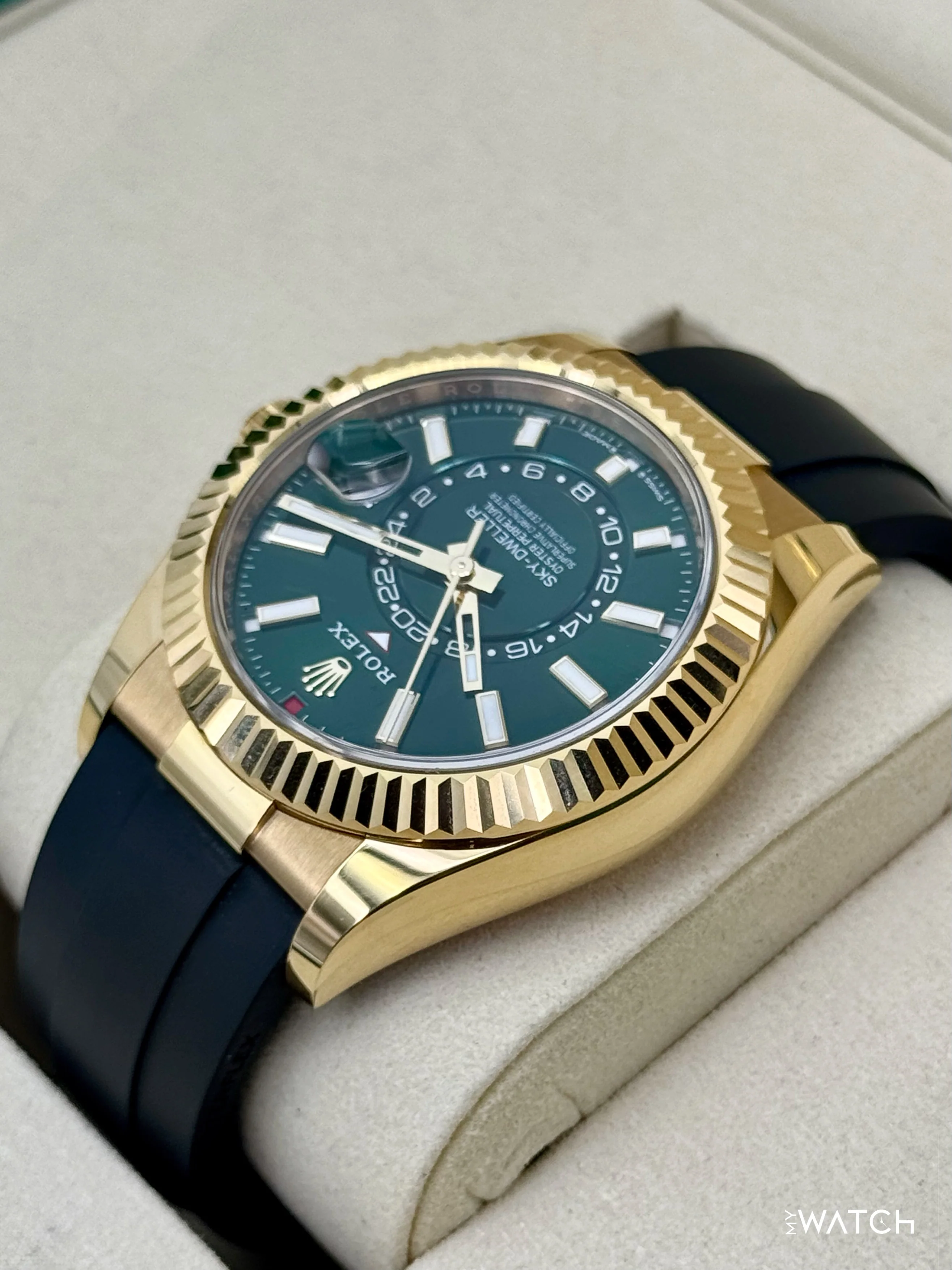 2025 Rolex Sky-Dweller 42mm 336238 Yellow Gold Oysterflex Green Dial - Image 7