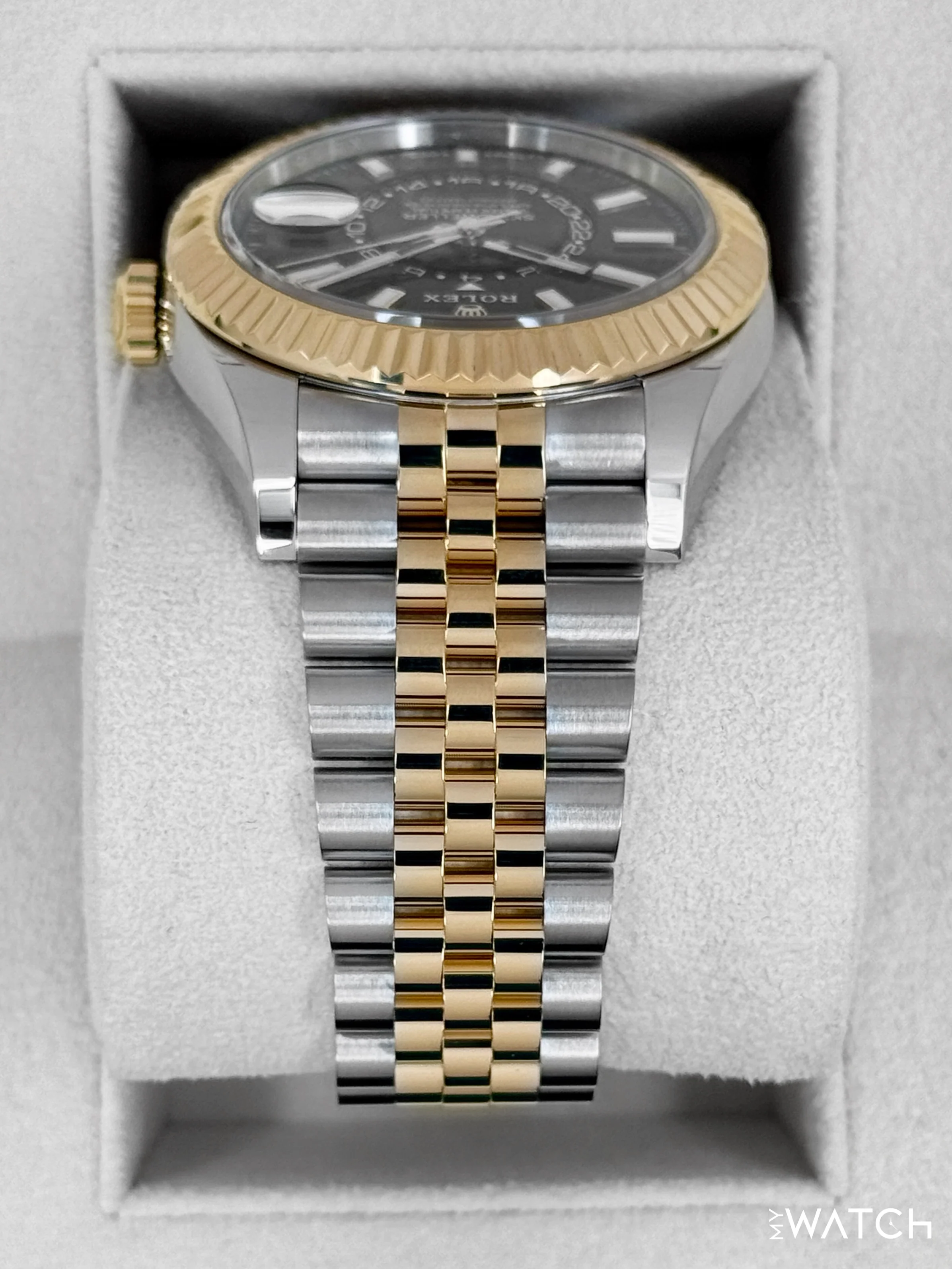 2025 Rolex Sky-Dweller 42mm 336933 Two-Tone Jubilee Black Dial - Image 4