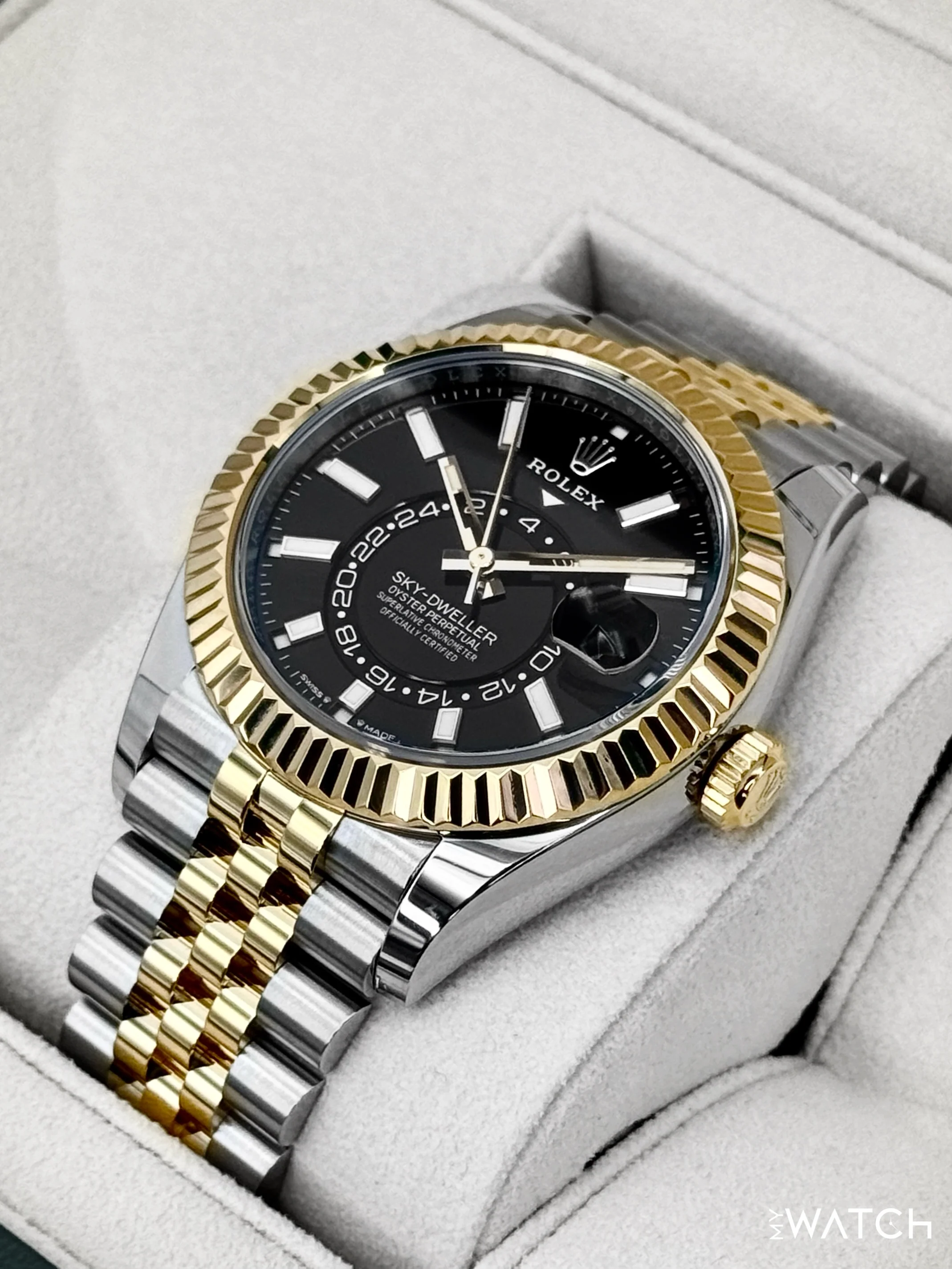 2025 Rolex Sky-Dweller 42mm 336933 Two-Tone Jubilee Black Dial - Image 5