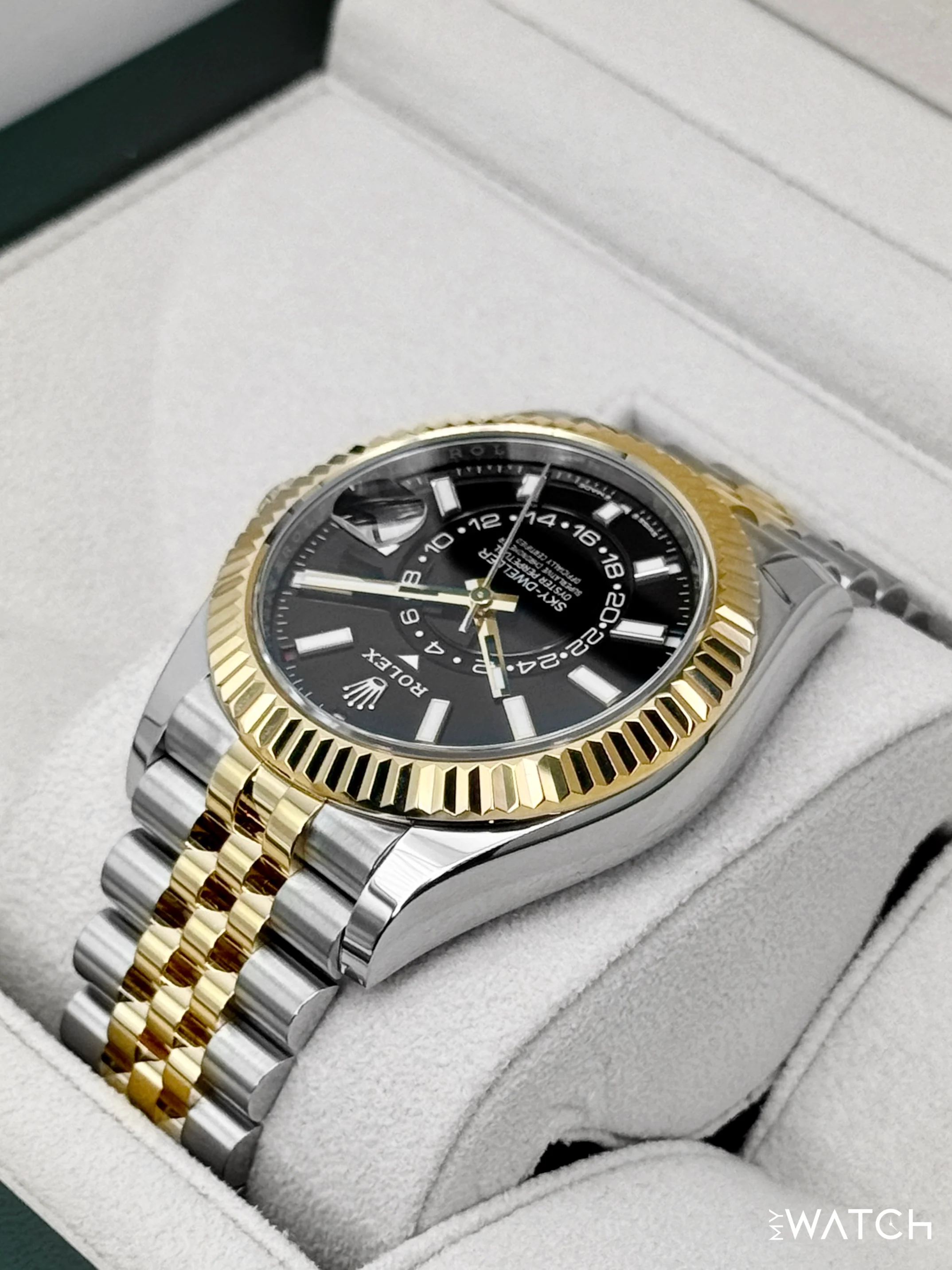 2025 Rolex Sky-Dweller 42mm 336933 Two-Tone Jubilee Black Dial - Image 7