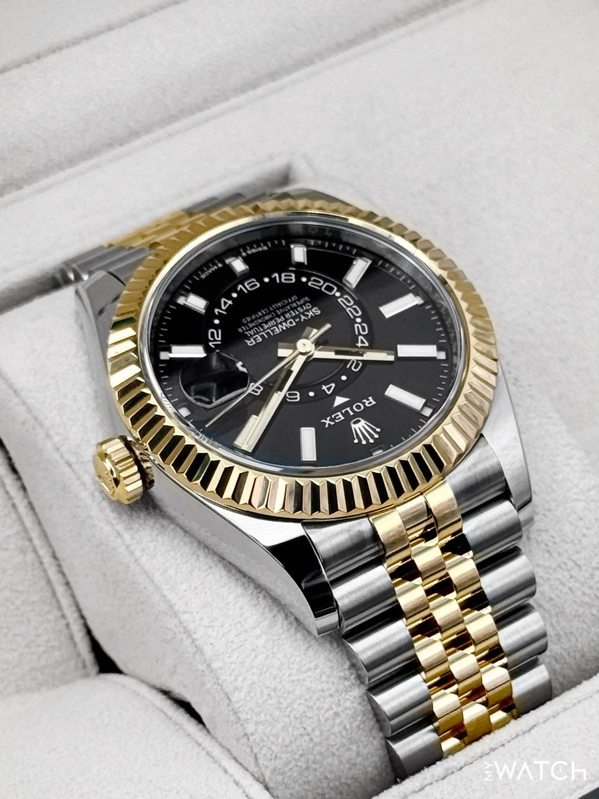 2025 Rolex Sky-Dweller 42mm 336933 Two-Tone Jubilee Black Dial - Image 8