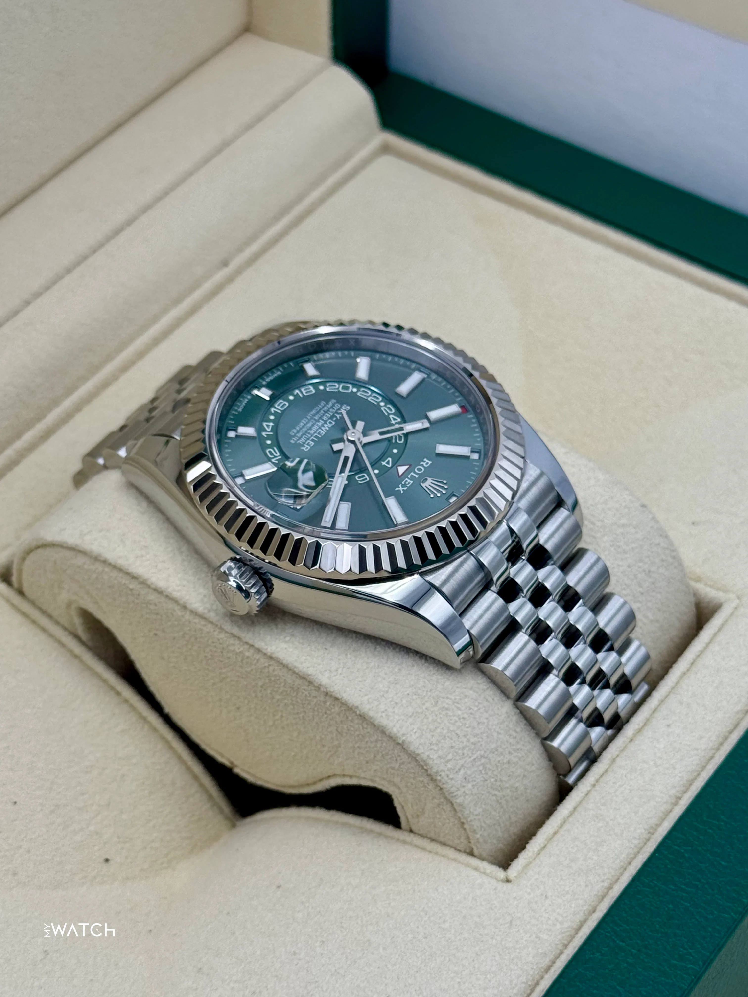 2025 Rolex Sky-Dweller 42mm 336934 Jubilee Green Dial - Image 8