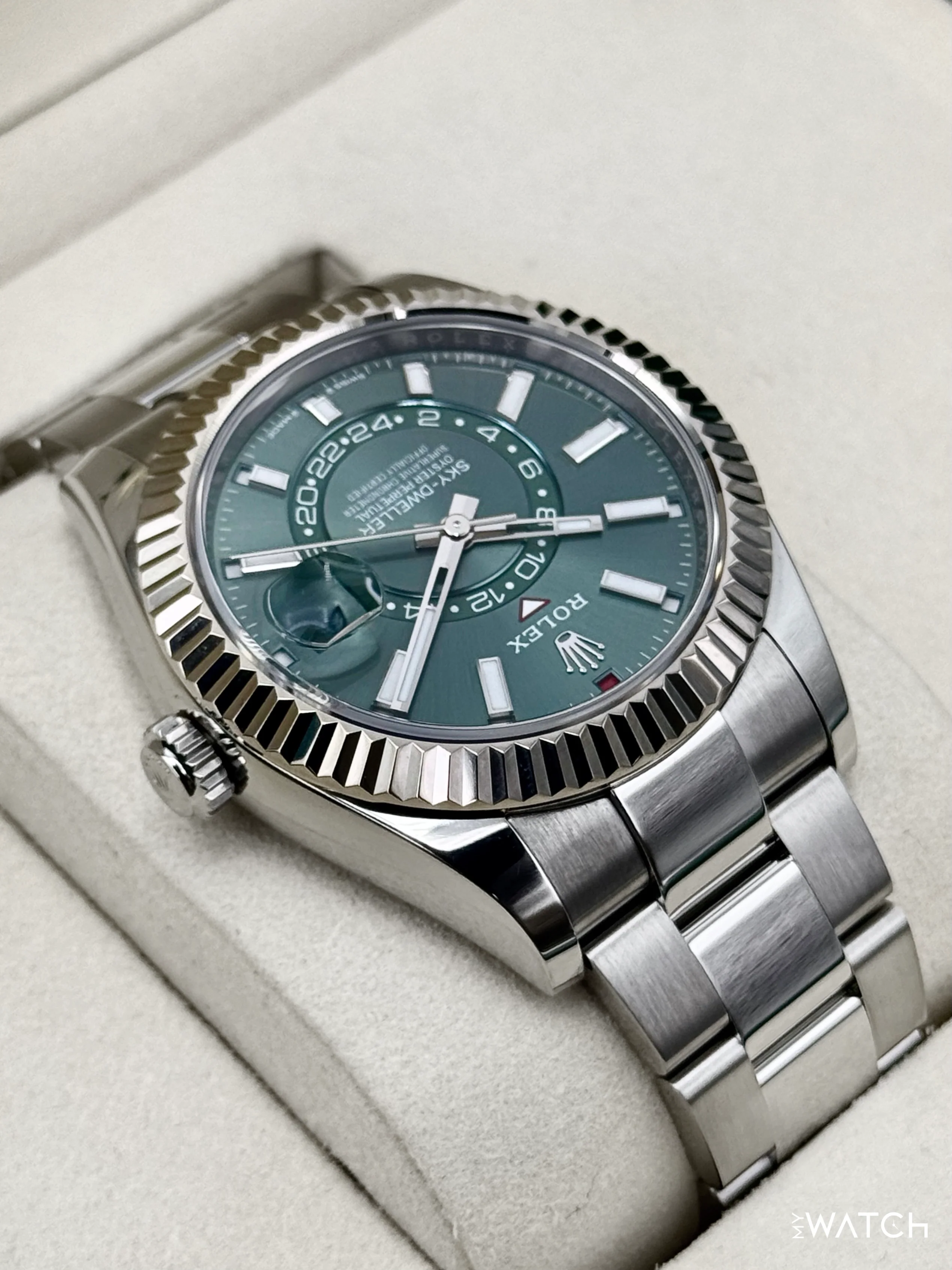 2025 Rolex Sky-Dweller 42mm 336934 Stainless Steel Oyster Green Dial - Image 8