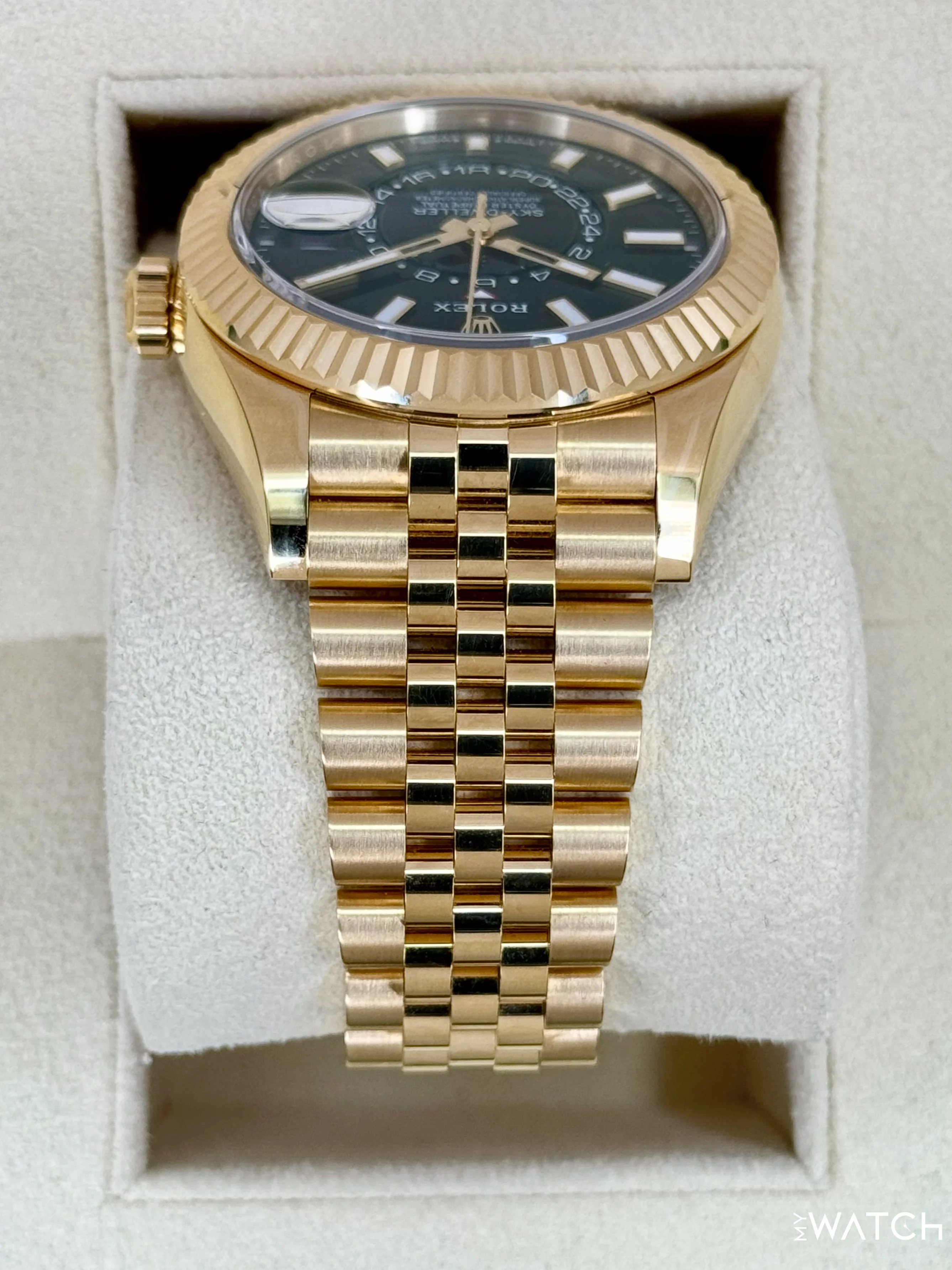 2025 Rolex Sky-Dweller 42mm 336938 Yellow Gold Jubilee Green Dial - Image 3