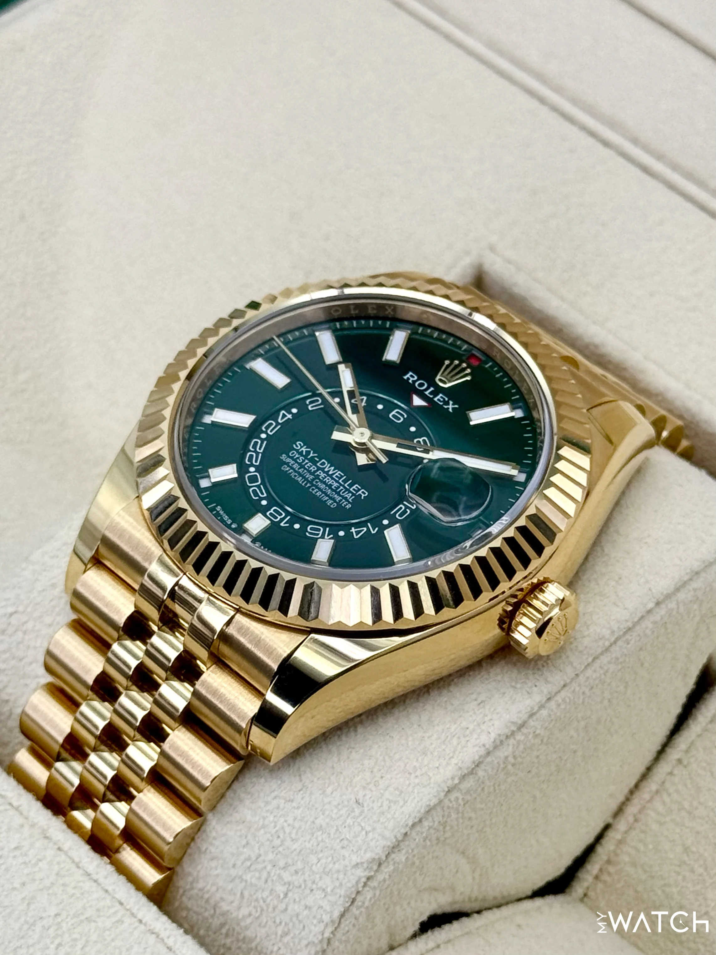 2025 Rolex Sky-Dweller 42mm 336938 Yellow Gold Jubilee Green Dial - Image 5