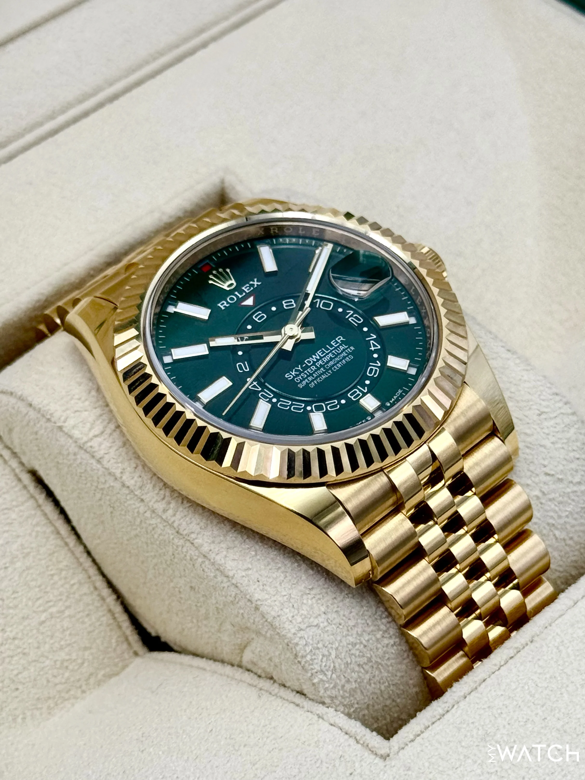 2025 Rolex Sky-Dweller 42mm 336938 Yellow Gold Jubilee Green Dial - Image 6