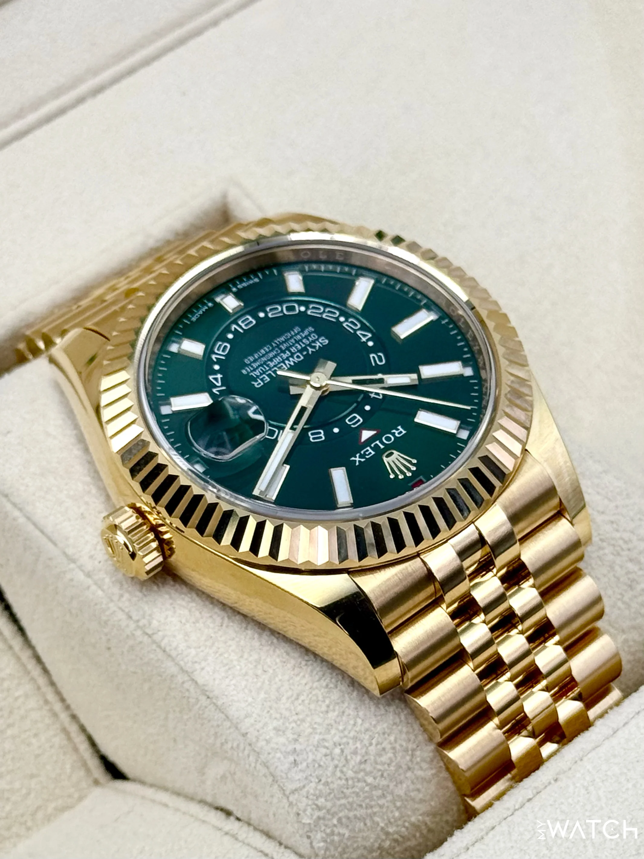 2025 Rolex Sky-Dweller 42mm 336938 Yellow Gold Jubilee Green Dial - Image 8