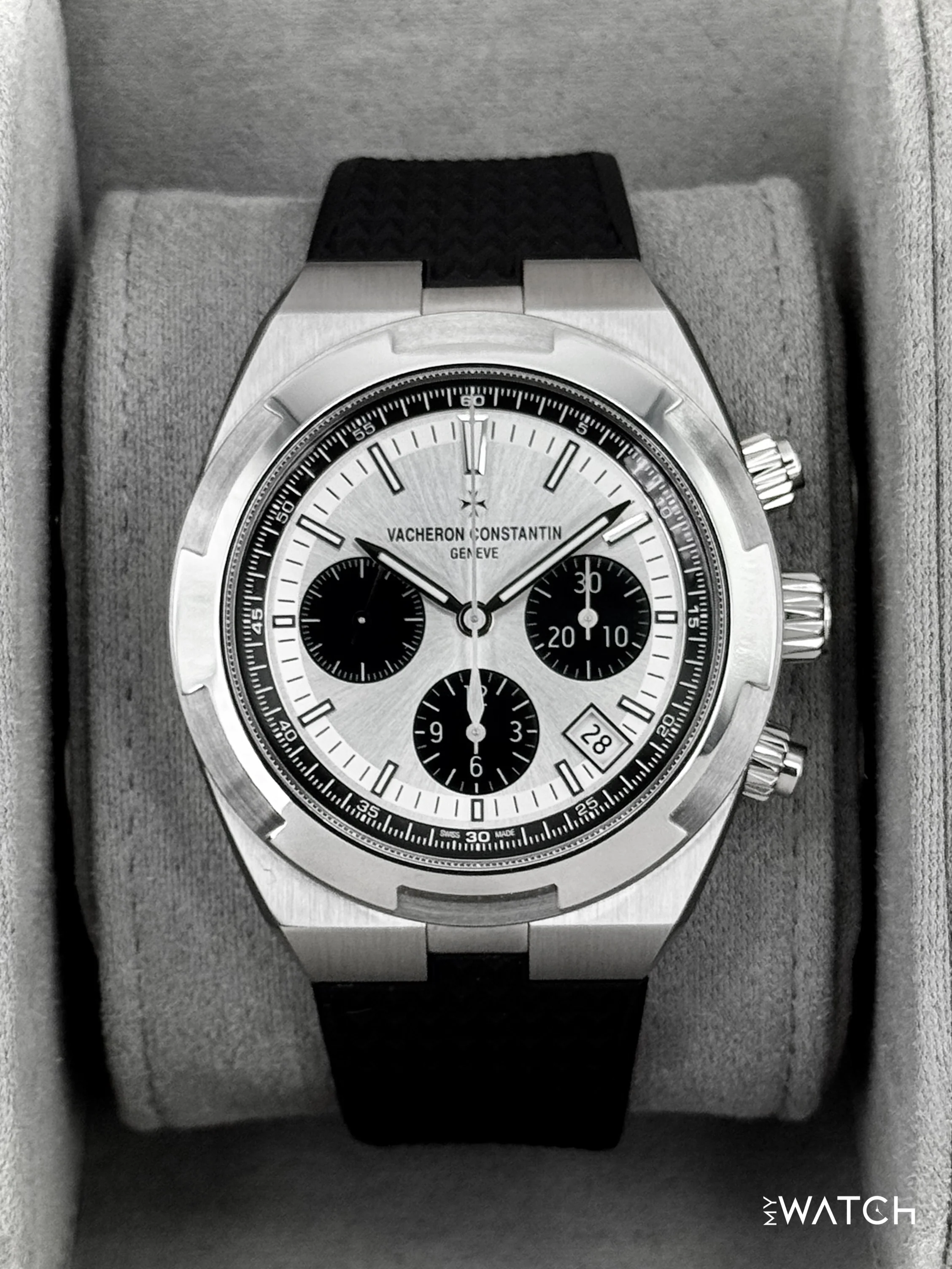 2025 Vacheron Constantin Overseas 42.5mm 5520V Stainless Steel Silver Dial - Image 2