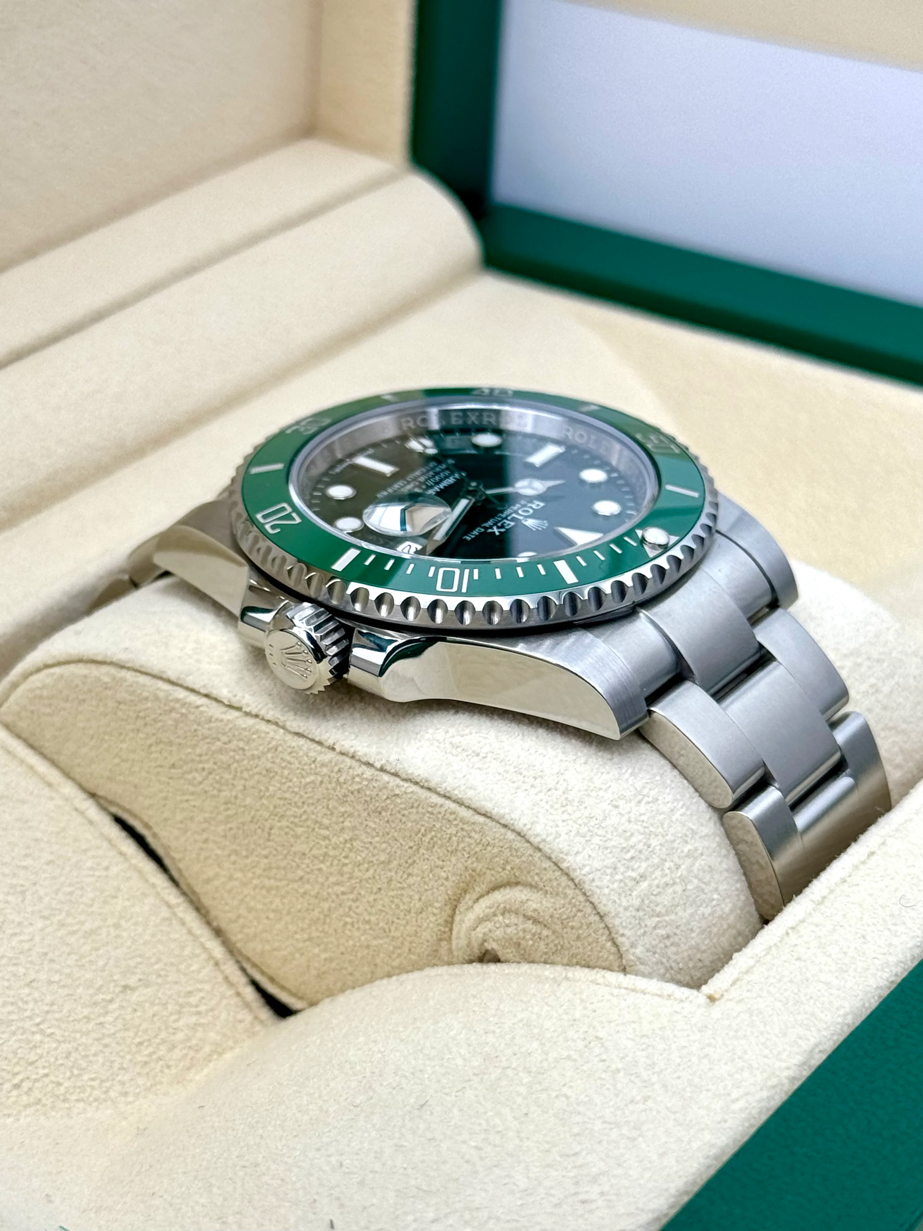 2019 Rolex Submariner "Hulk" 40mm 116610LV Green Dial - Image 8