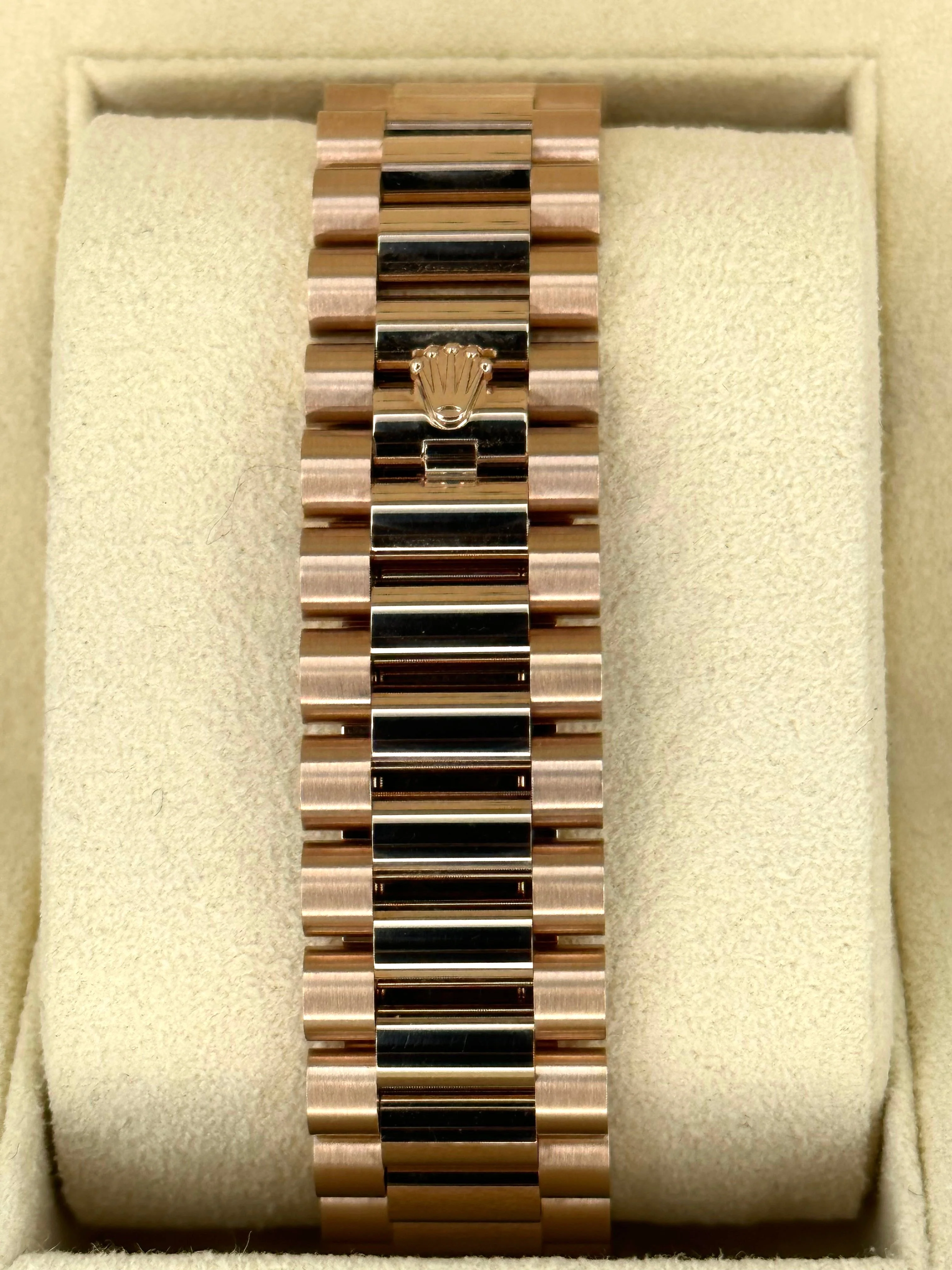 NEW 2024 Rolex Day-Date 40mm 228235 Presidential Rose Gold Olive Dial - Image 2