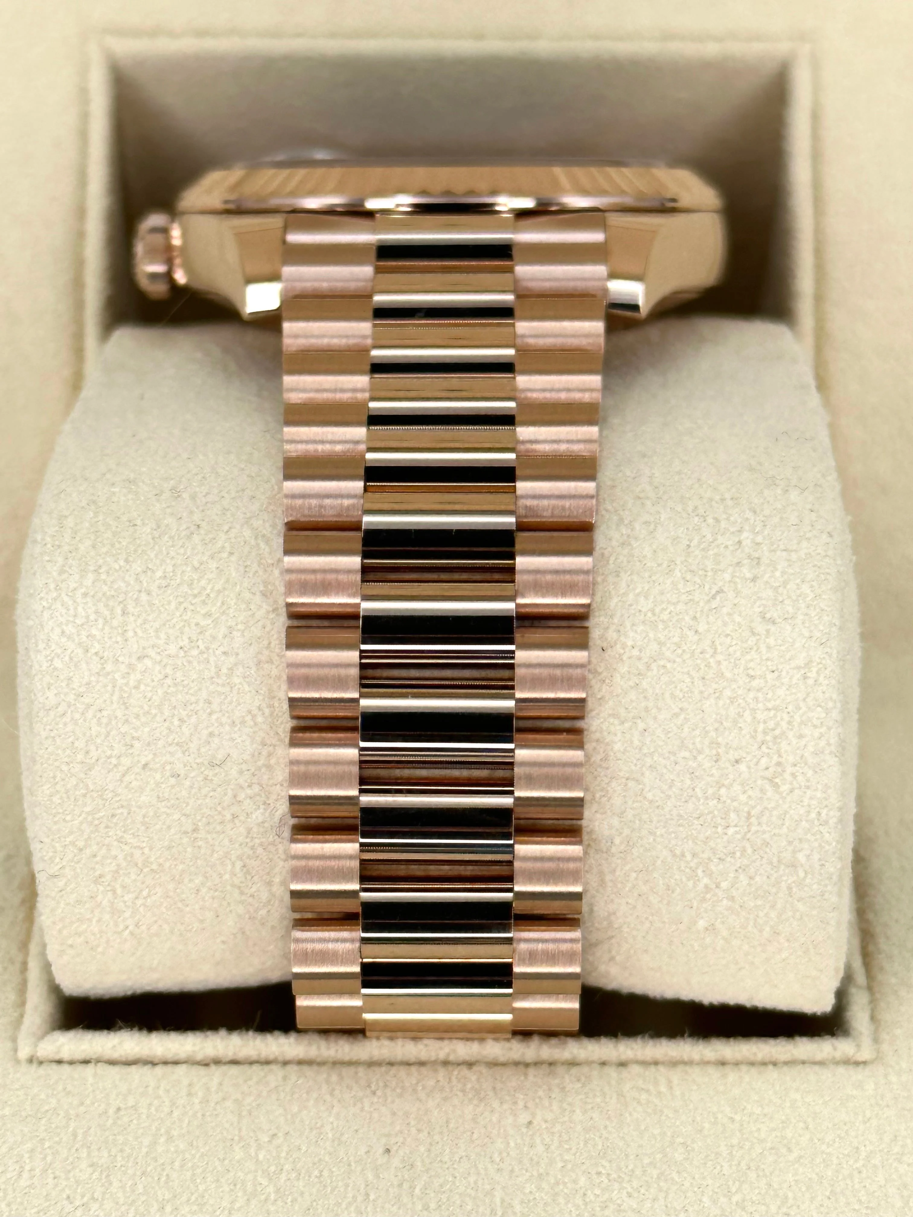 NEW 2024 Rolex Day-Date 40mm 228235 Presidential Rose Gold Olive Dial - Image 4