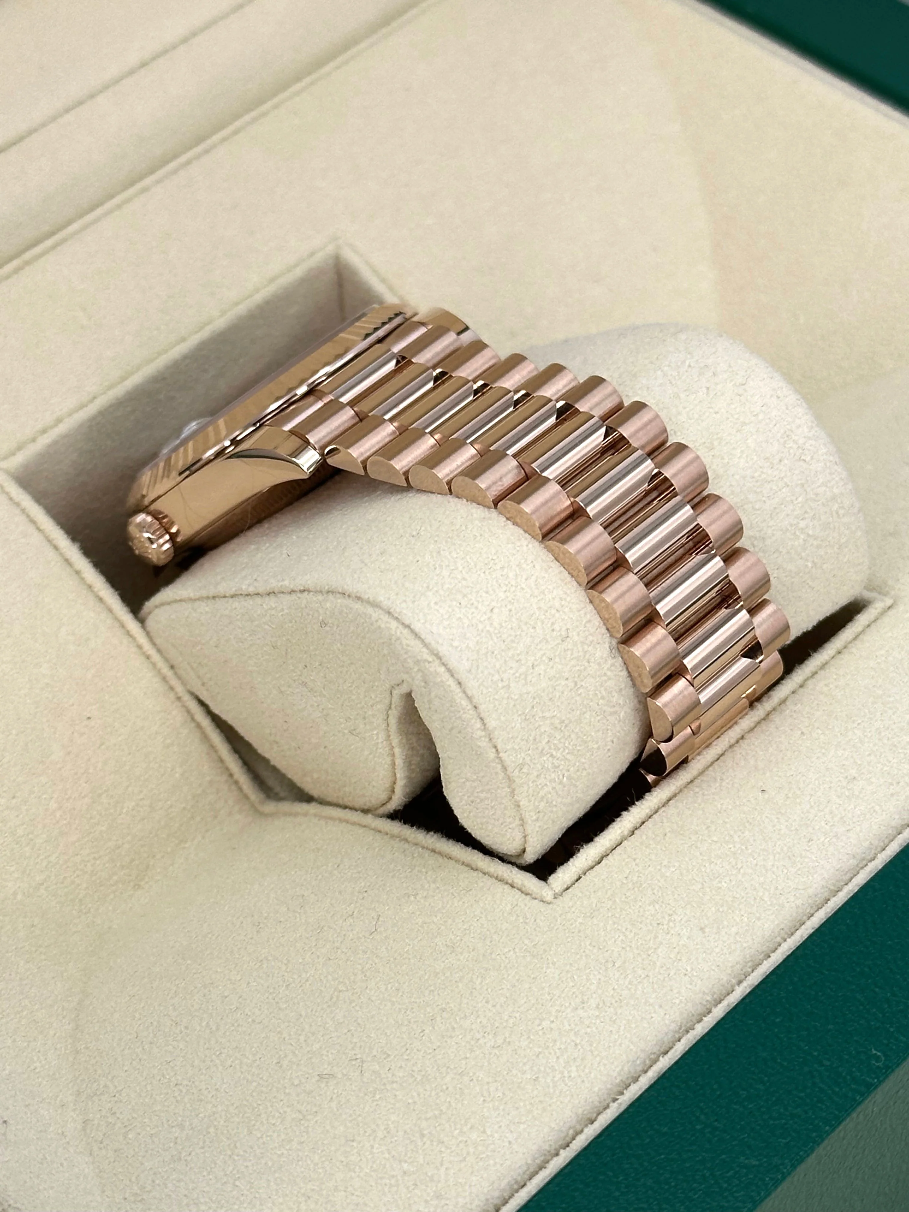 NEW 2024 Rolex Day-Date 40mm 228235 Presidential Rose Gold Olive Dial - Image 8
