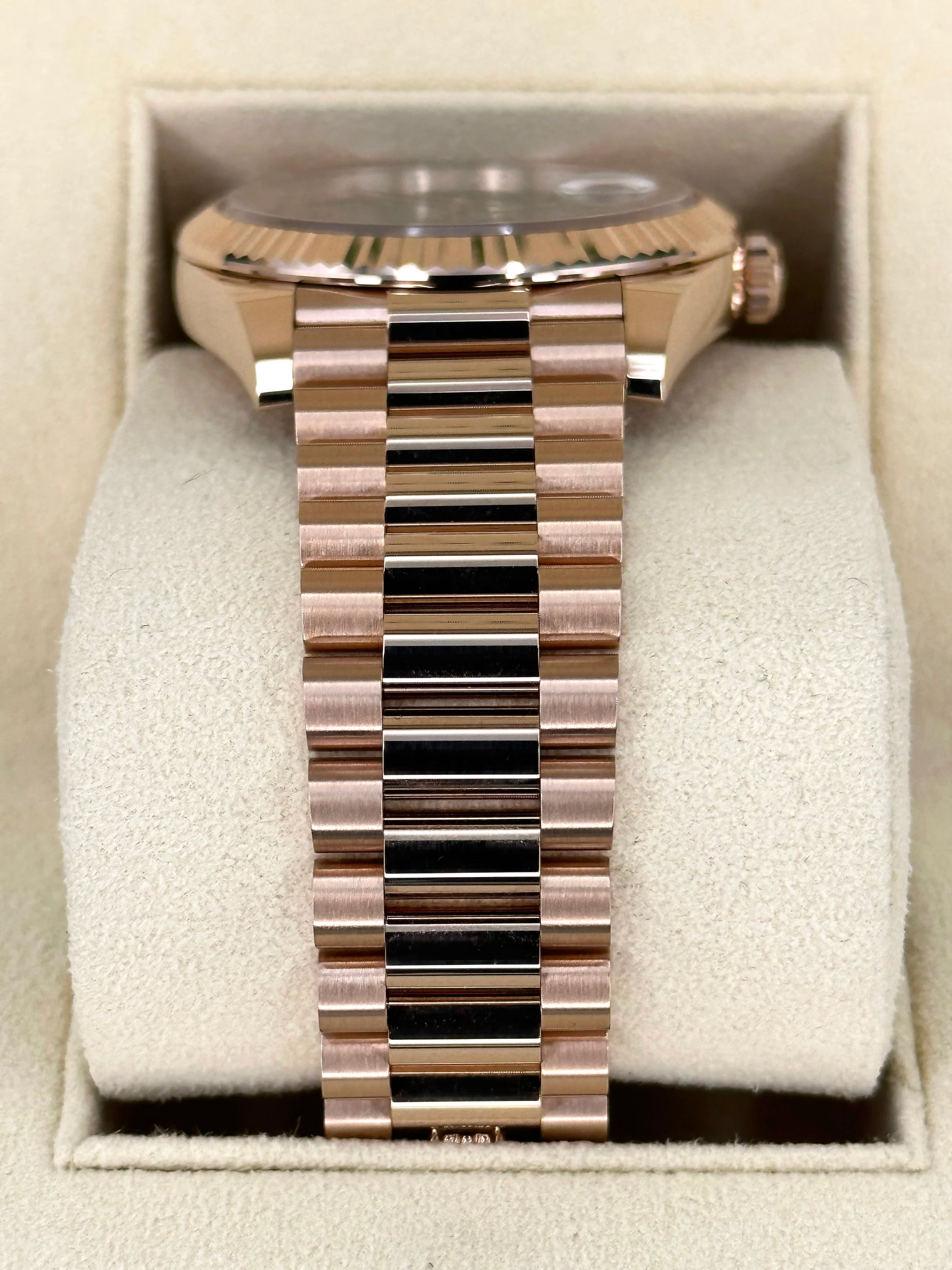 NEW 2024 Rolex Day-Date 40mm 228235 Presidential Rose Gold Olive Dial - Image 3