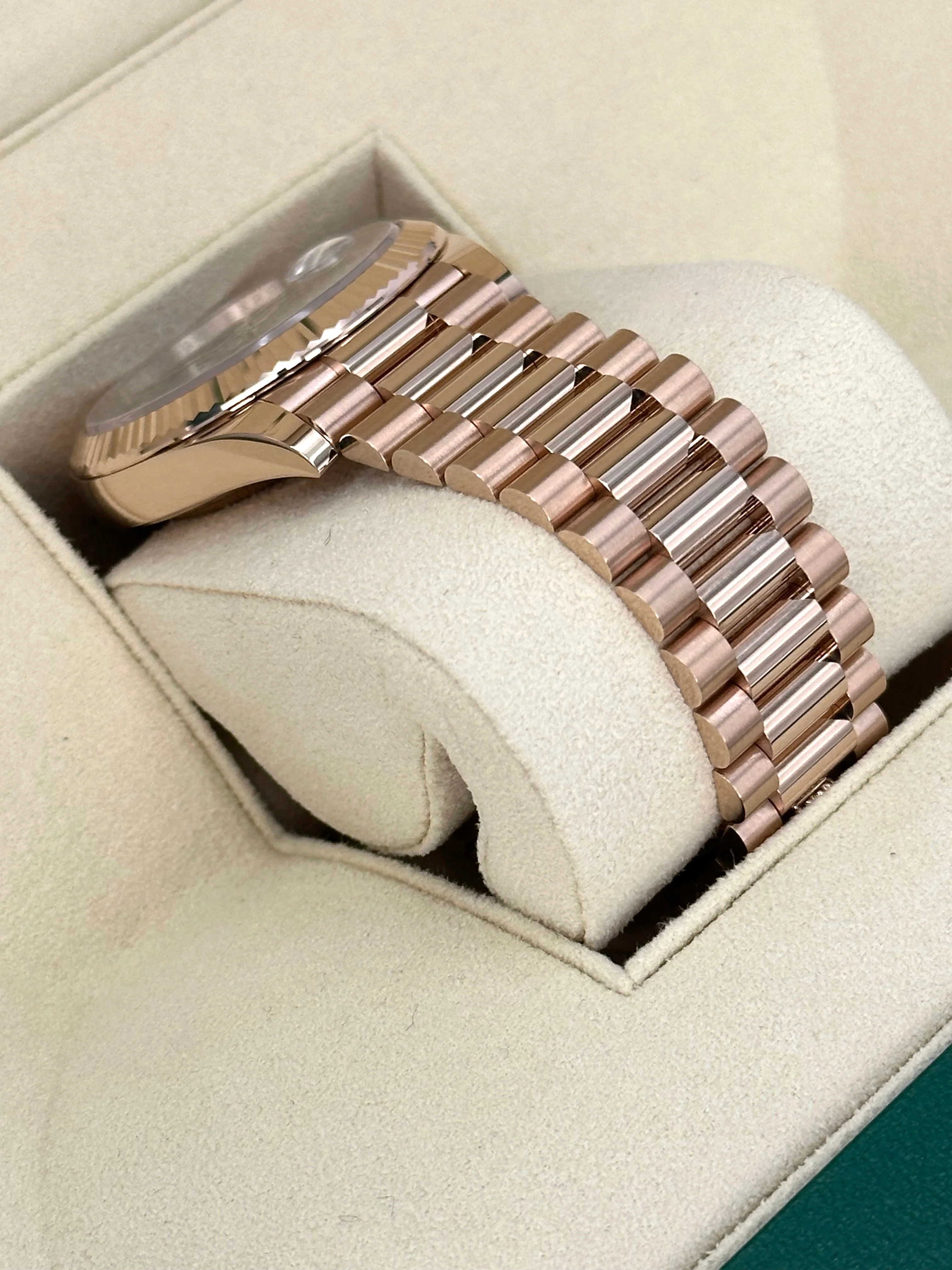 NEW 2024 Rolex Day-Date 40mm 228235 Presidential Rose Gold Olive Dial - Image 6