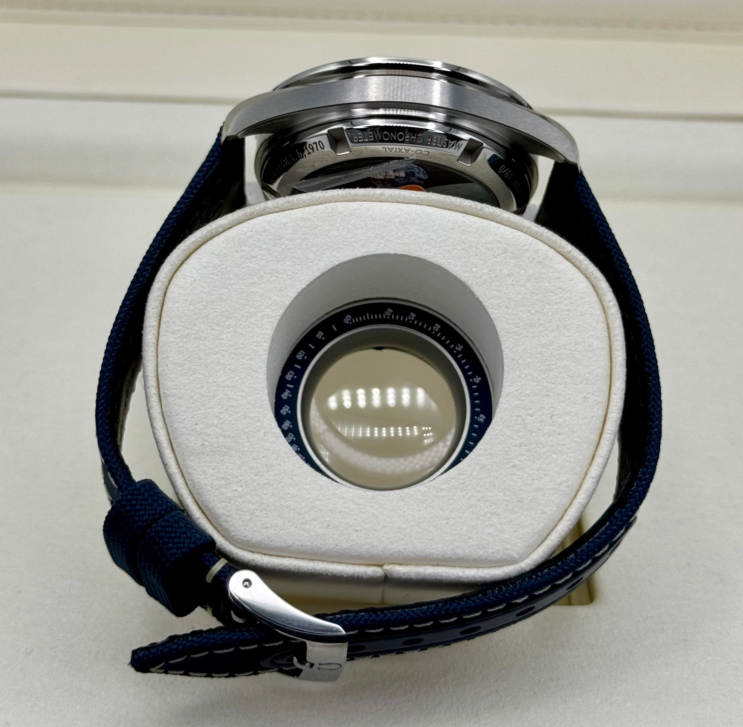 NEW 2024 Omega Speedmaster Silver Snoopy Award 310.32.42.50.02.001 - Image 10