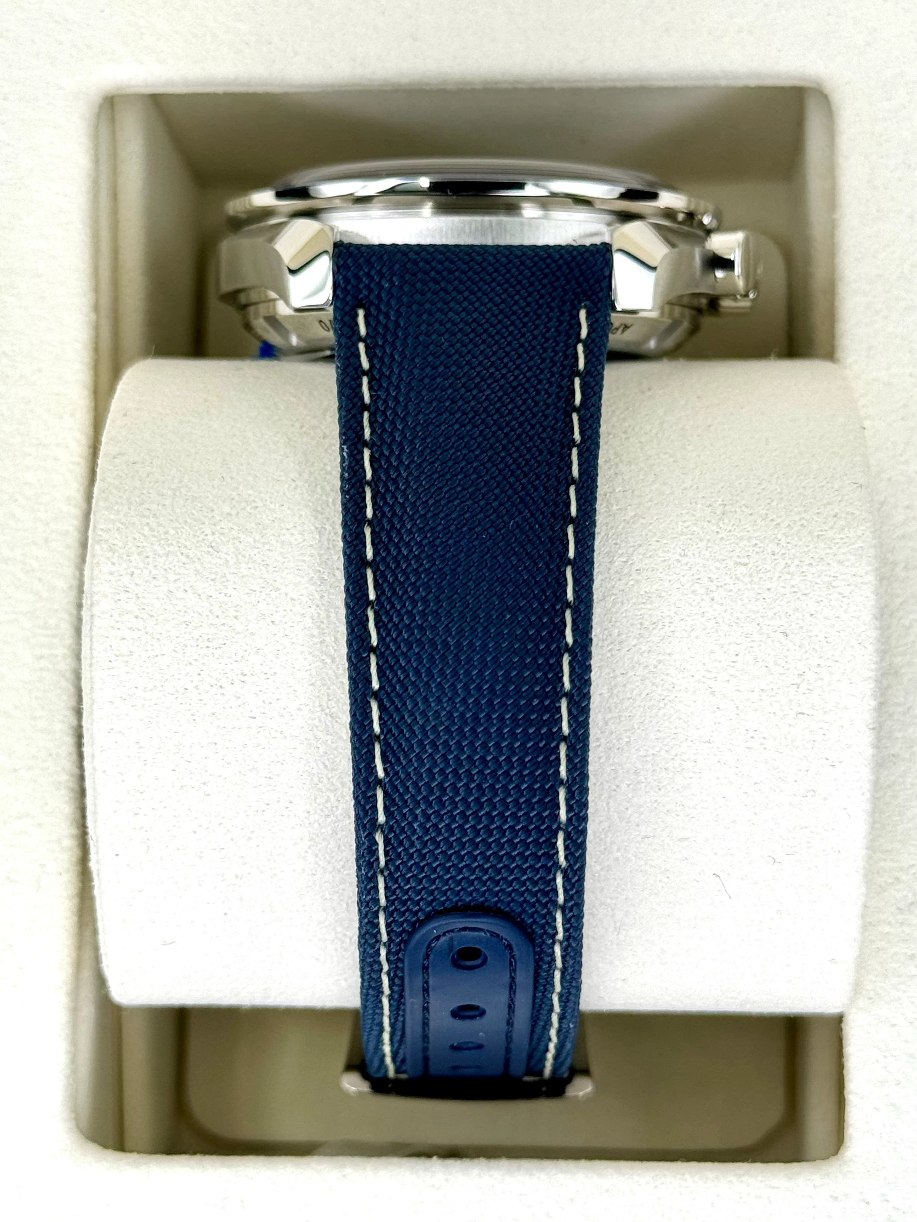 NEW 2024 Omega Speedmaster Silver Snoopy Award 310.32.42.50.02.001 - Image 3