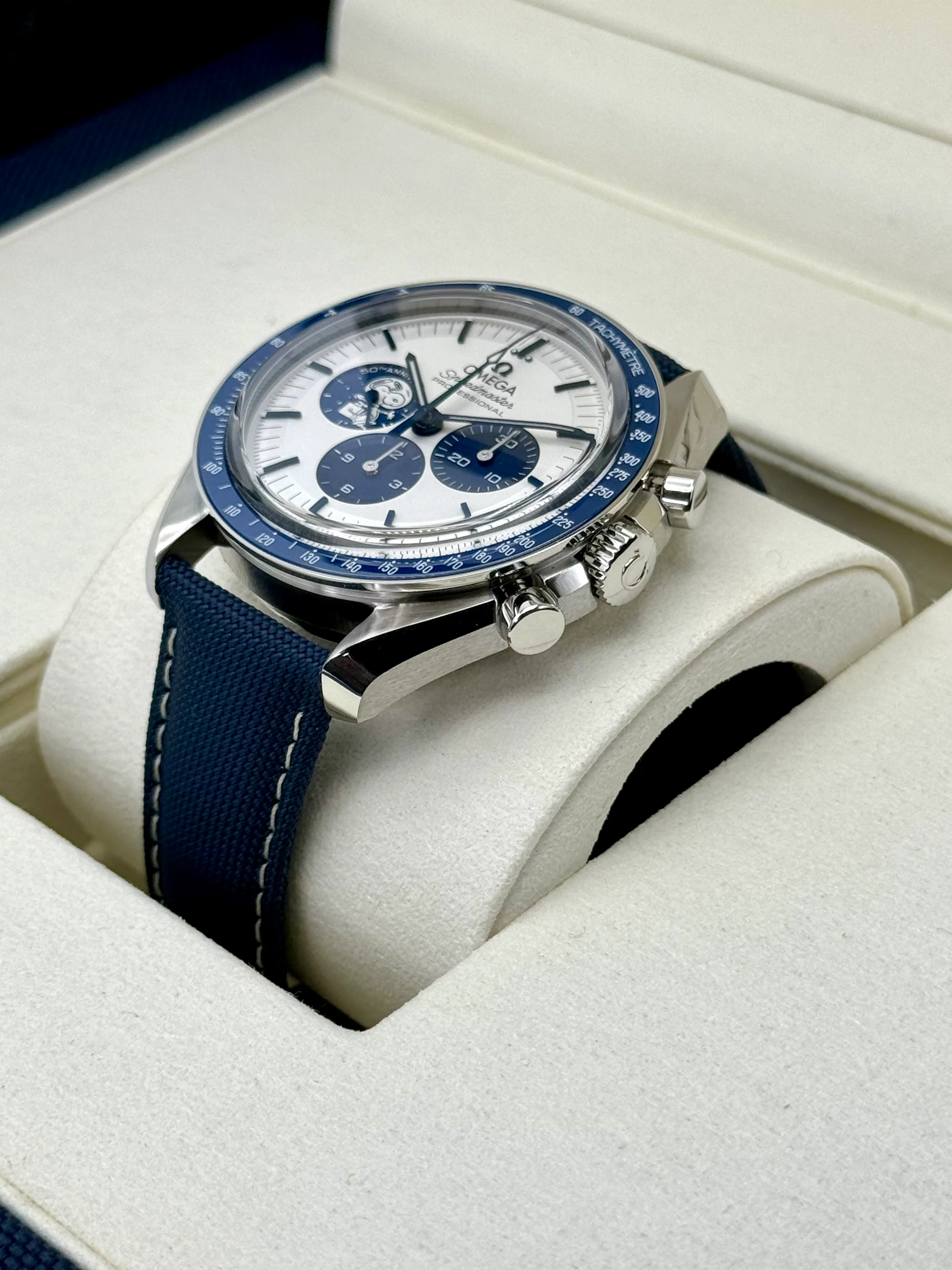 NEW 2024 Omega Speedmaster Silver Snoopy Award 310.32.42.50.02.001 - Image 5