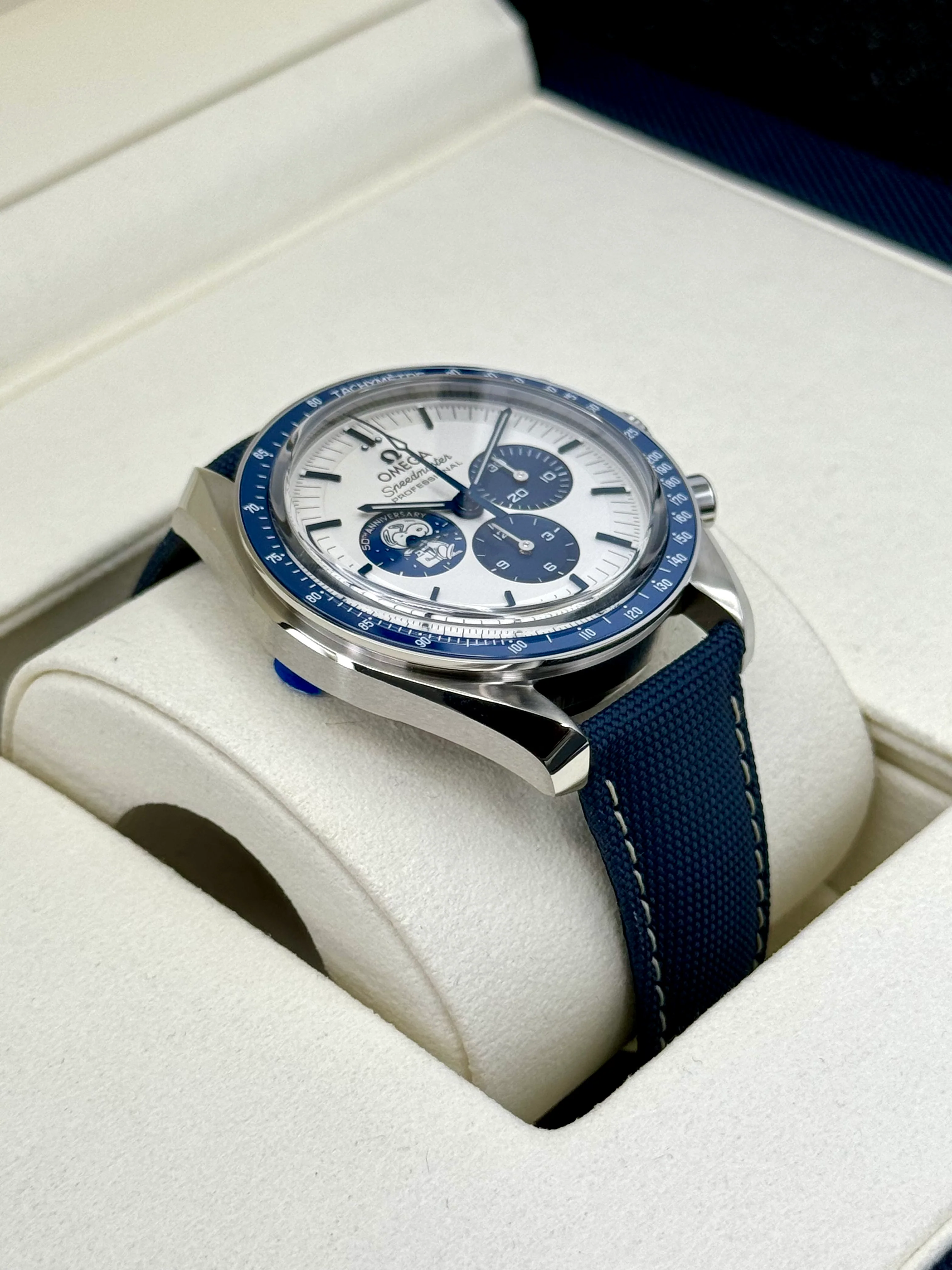 NEW 2024 Omega Speedmaster Silver Snoopy Award 310.32.42.50.02.001 - Image 6