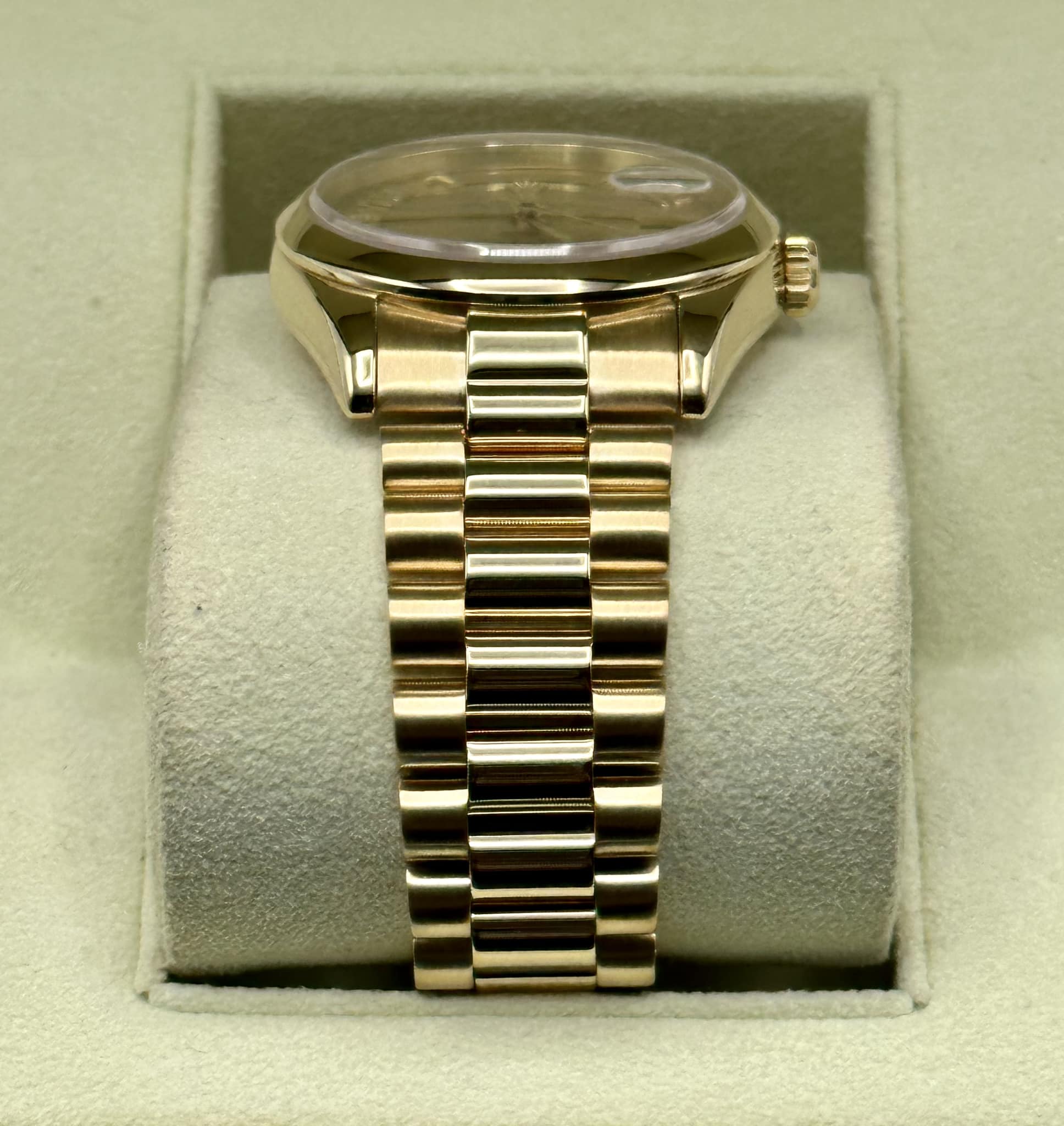 2000 Rolex Day-Date 36mm 118208 Presidential Champagne Wave Dial - Image 3