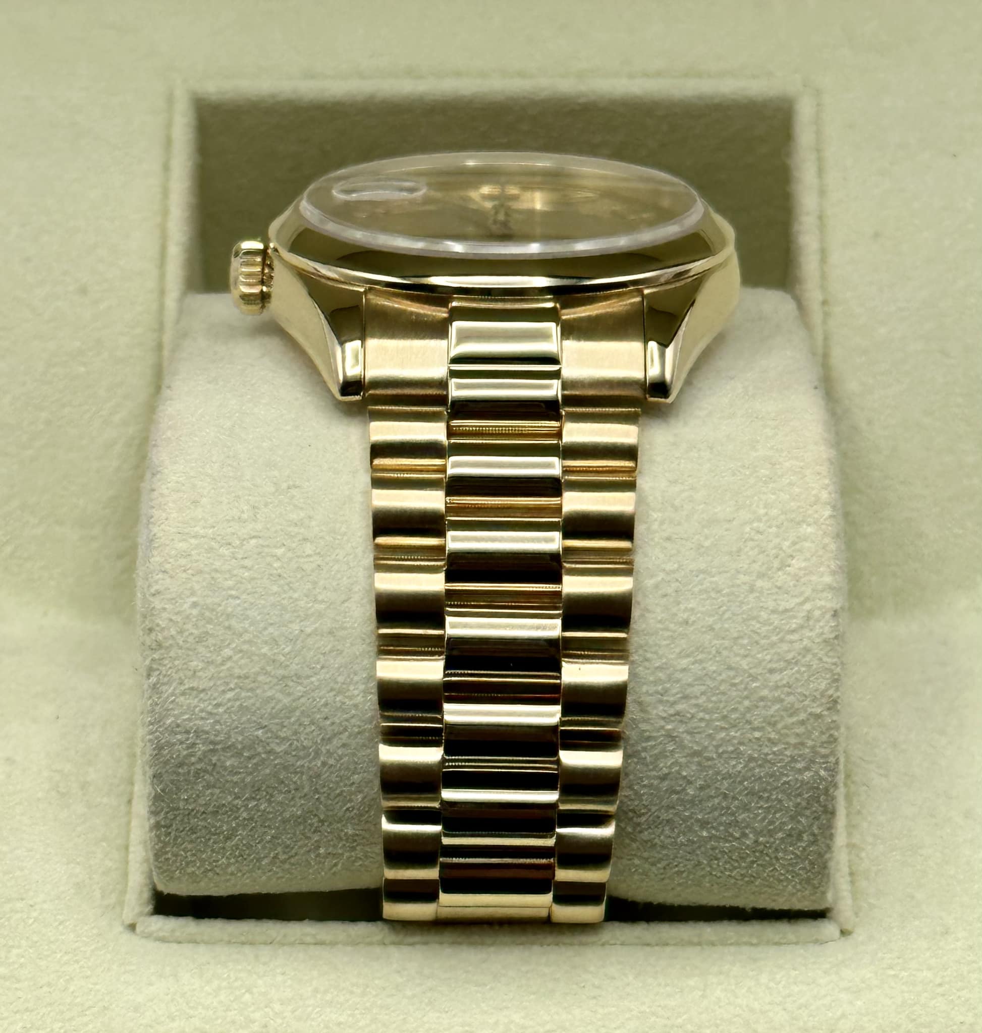 2000 Rolex Day-Date 36mm 118208 Presidential Champagne Wave Dial - Image 4