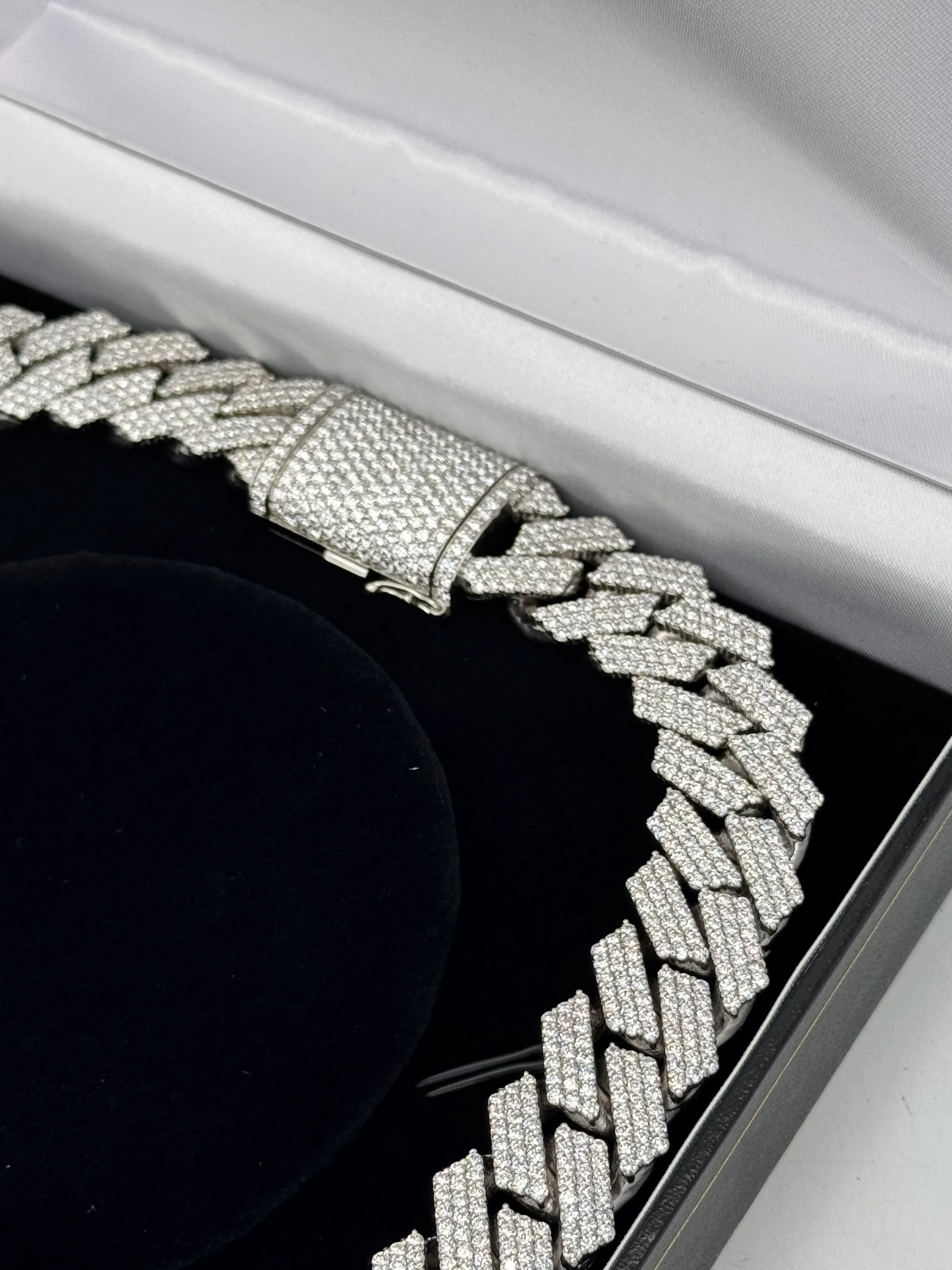 Iced Out Diamond Prong Cuban Link 14K White Gold Chain 423grams 66ct VS - Image 4