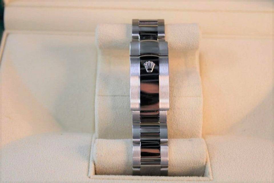 New 2023 Rolex Datejust 41mm 126300 Oyster Green Dial - Image 2
